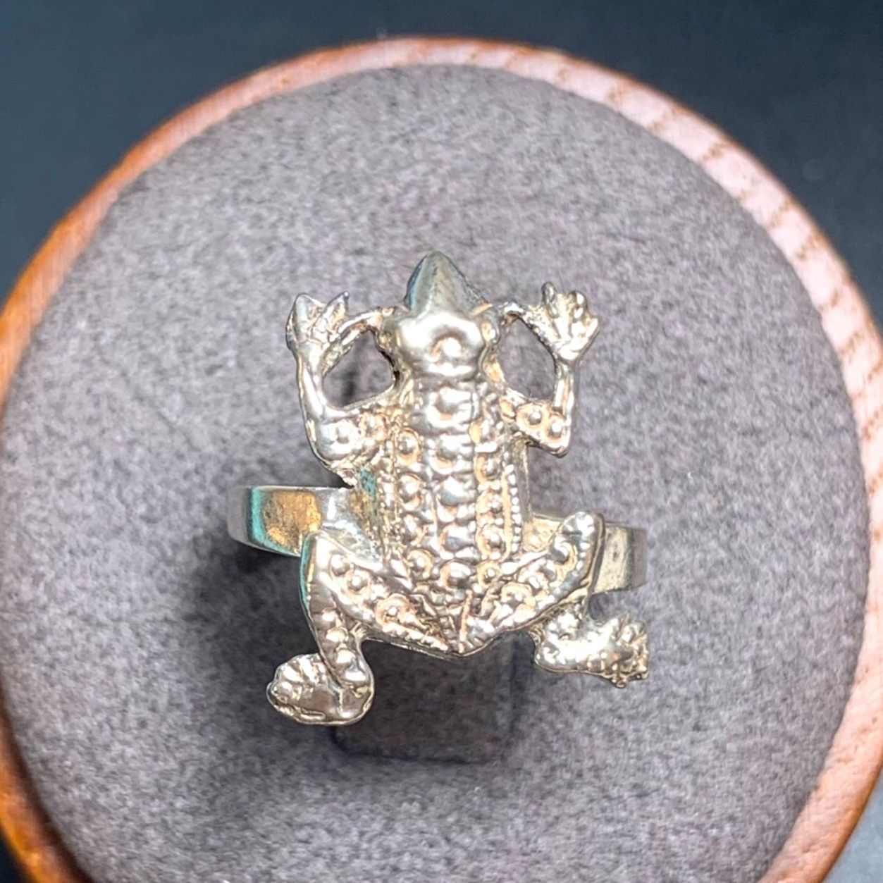 Vintage Vintage Solid Sterling Silver 925 Cute Tree Frog Ring 16mm W Size ONE SIZE - 1 Thumbnail
