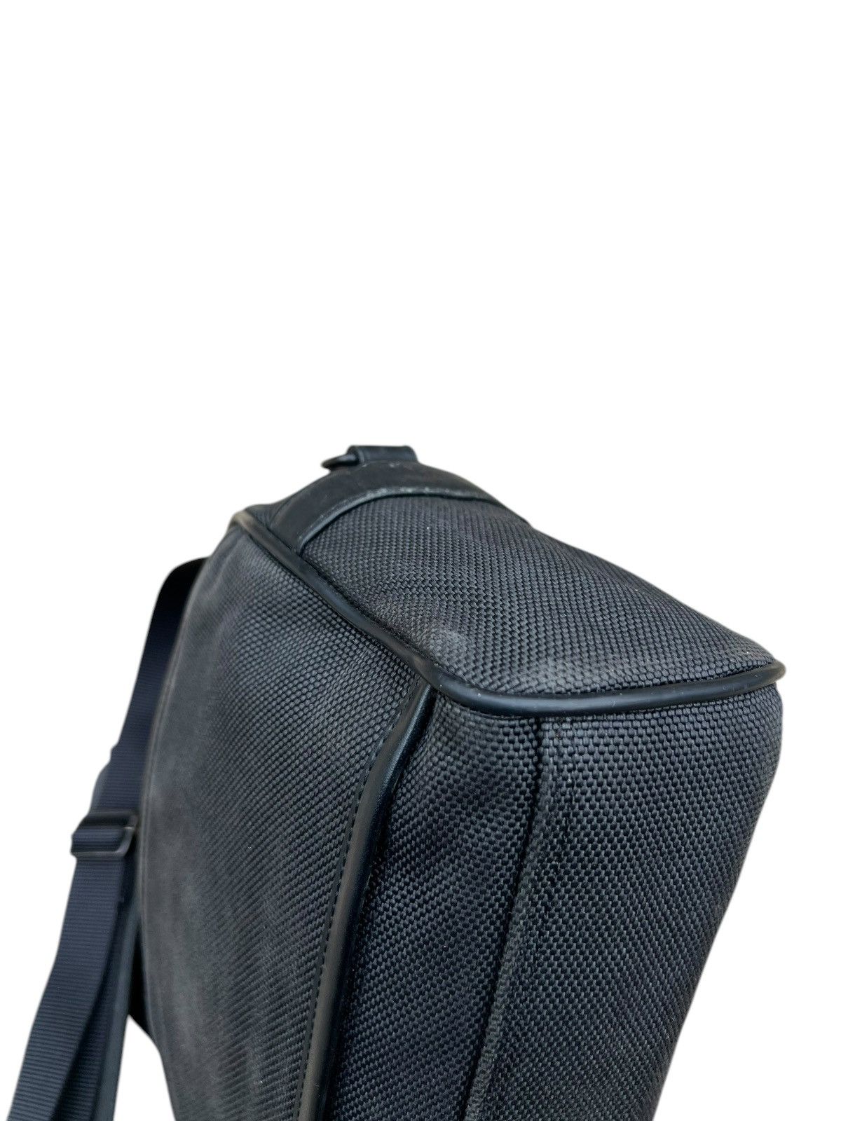 Issey Miyake Vintage Issey Miyake Fade Canvas Leather Sling Bag Size ONE SIZE - 16 Thumbnail