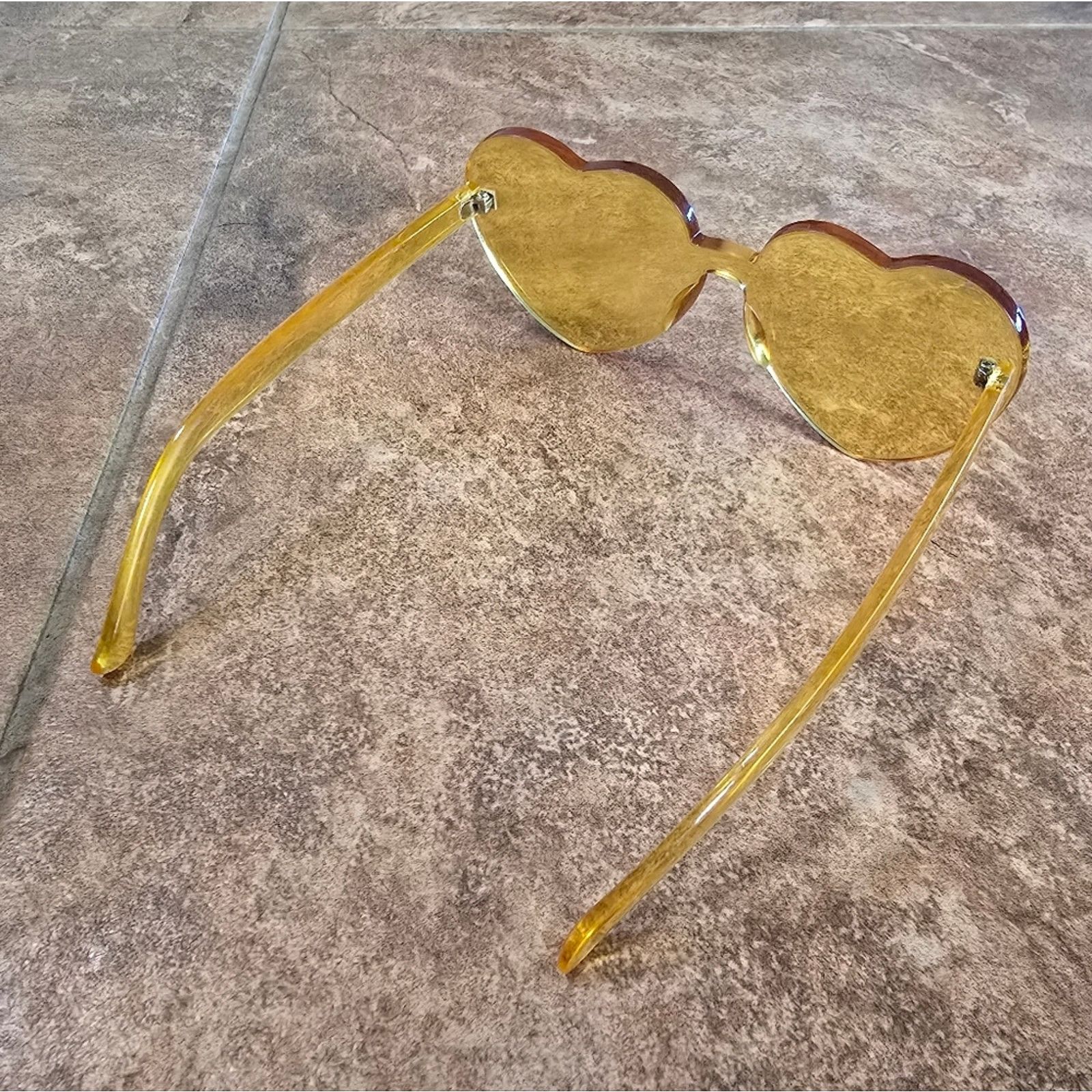 Other Yellow Heart Shaped Lover Sunglasses Size ONE SIZE - 2 Thumbnail