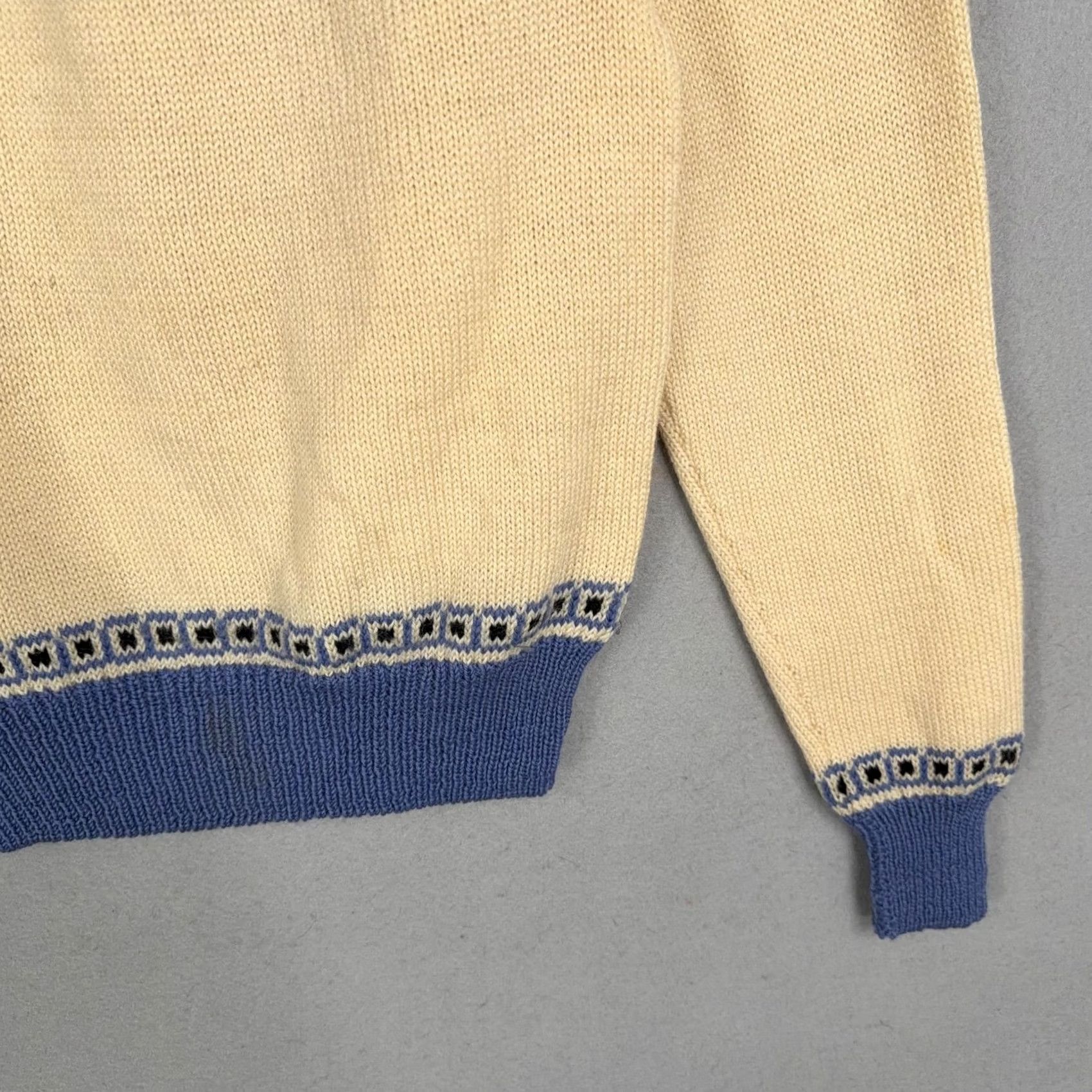 Vintage VINTAGE Zbinden Sport Luzern Sweater Womens Small White Fair Isle Ski Pullover Crew Neck Winter Knit Casual Womens Size S / US 4 / IT 40 - 3 Thumbnail