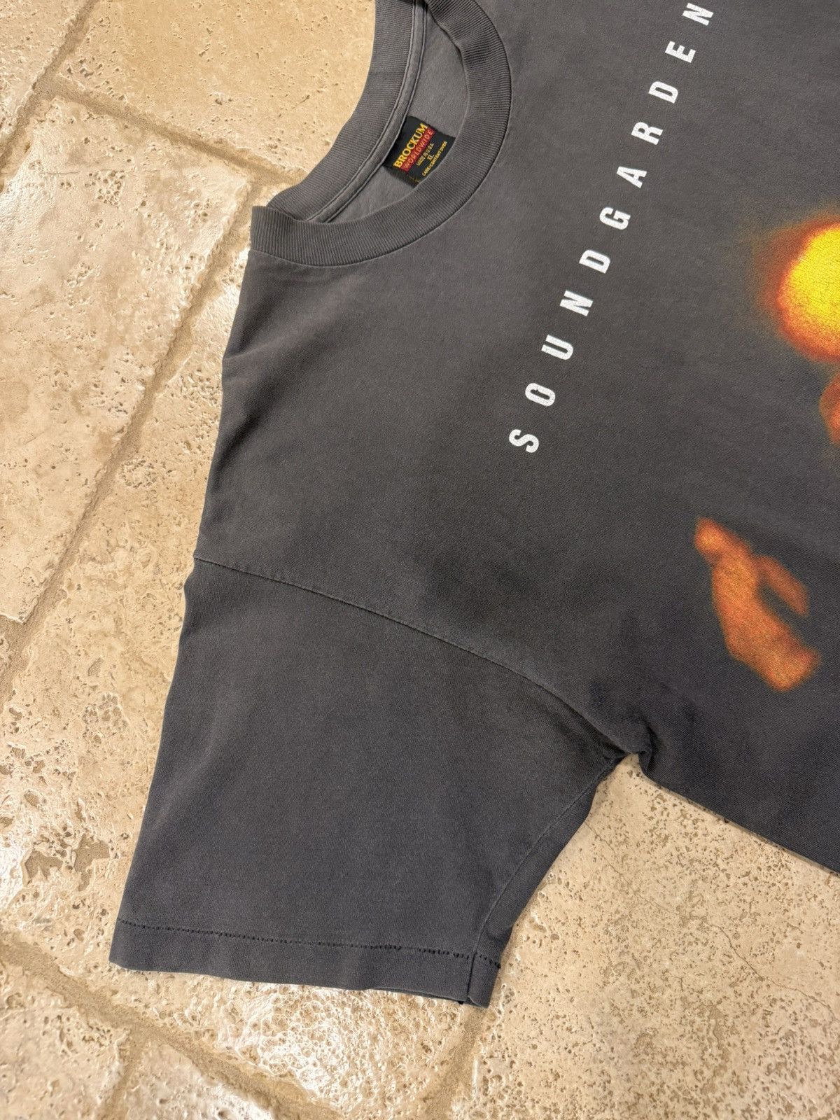 Vintage Vintage SOUNDGARDEN SUPERUNKNOWN Brockum Tag Faded T-Shirt Size US XL / EU 56 / 4 - 6 Thumbnail