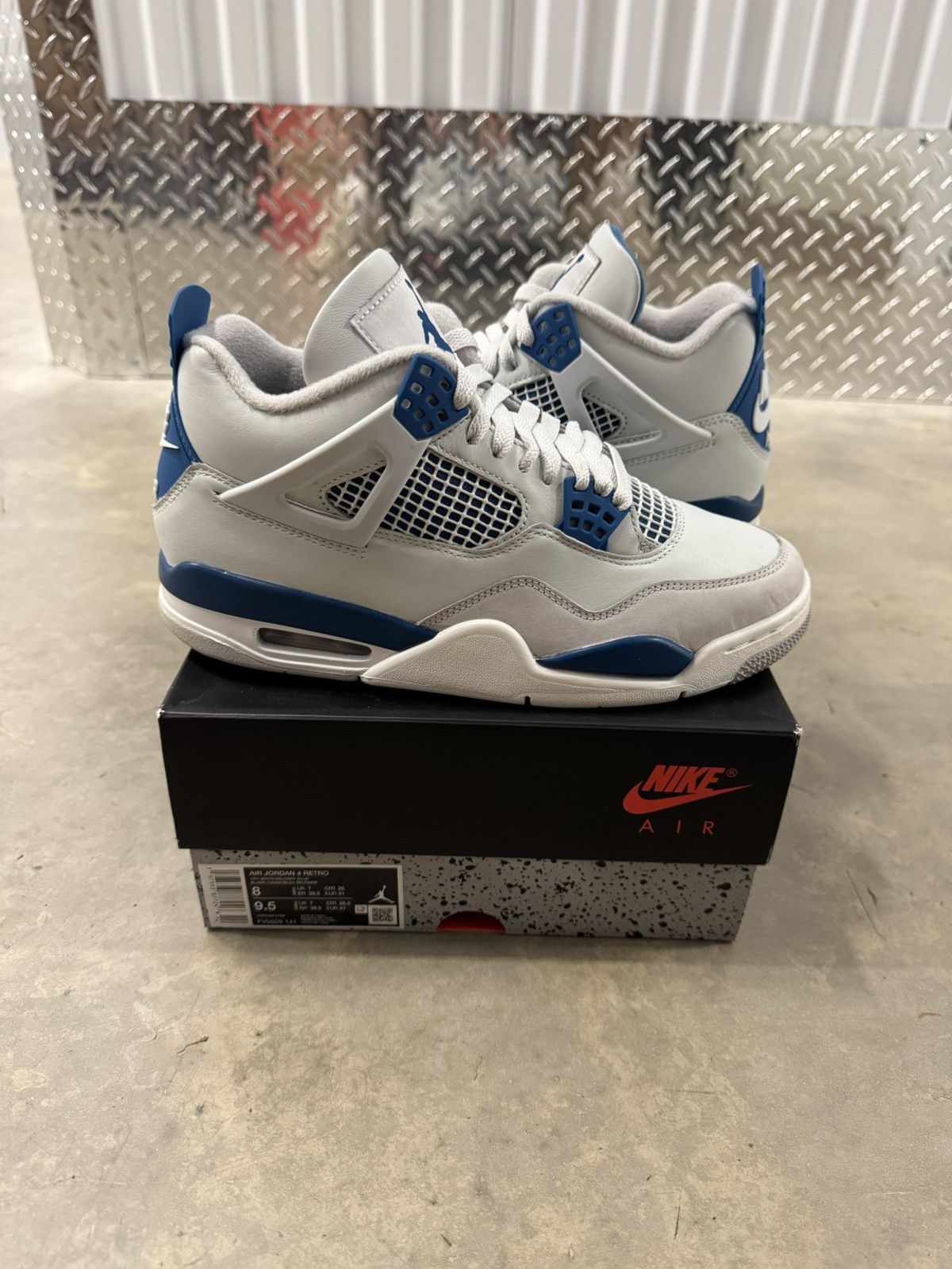 Jordan Brand Jordan 4 Retro OG Military Blue 2024 Size 8 Size US 8 / EU 41 - 1 Thumbnail
