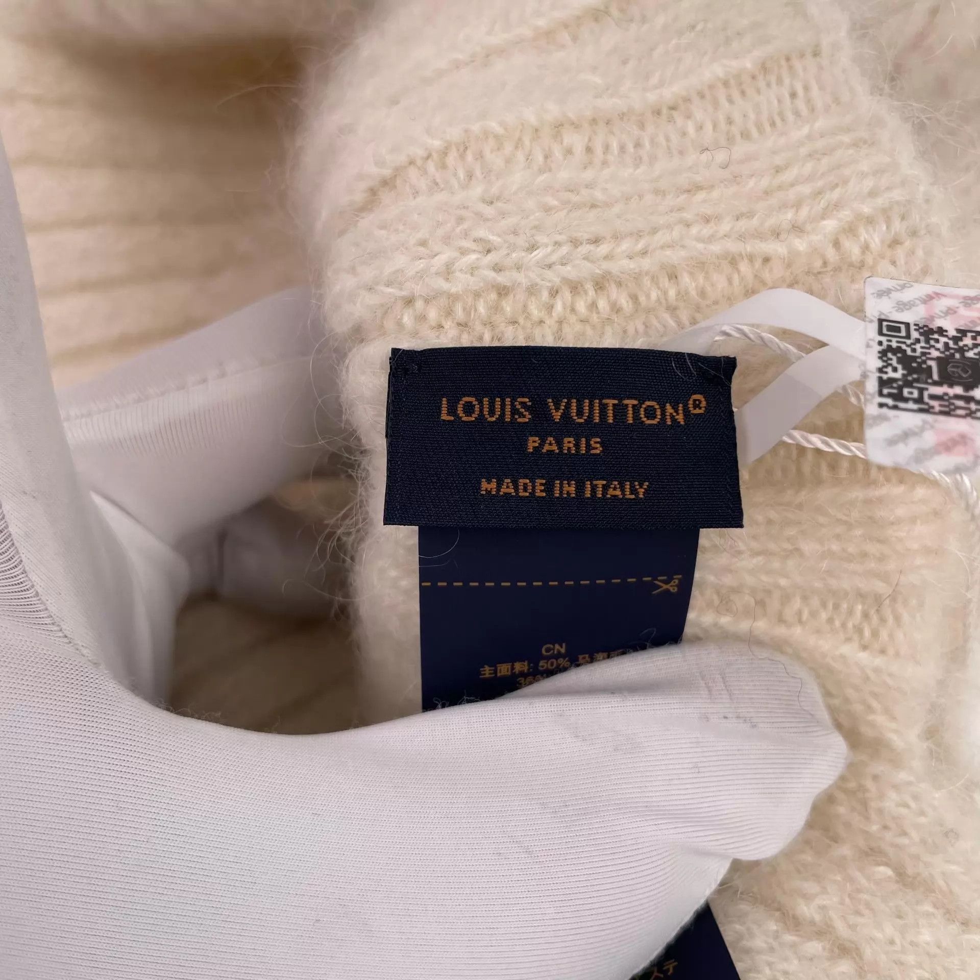 Louis Vuitton LV pilot earflap beanie white Size ONE SIZE - 3 Thumbnail
