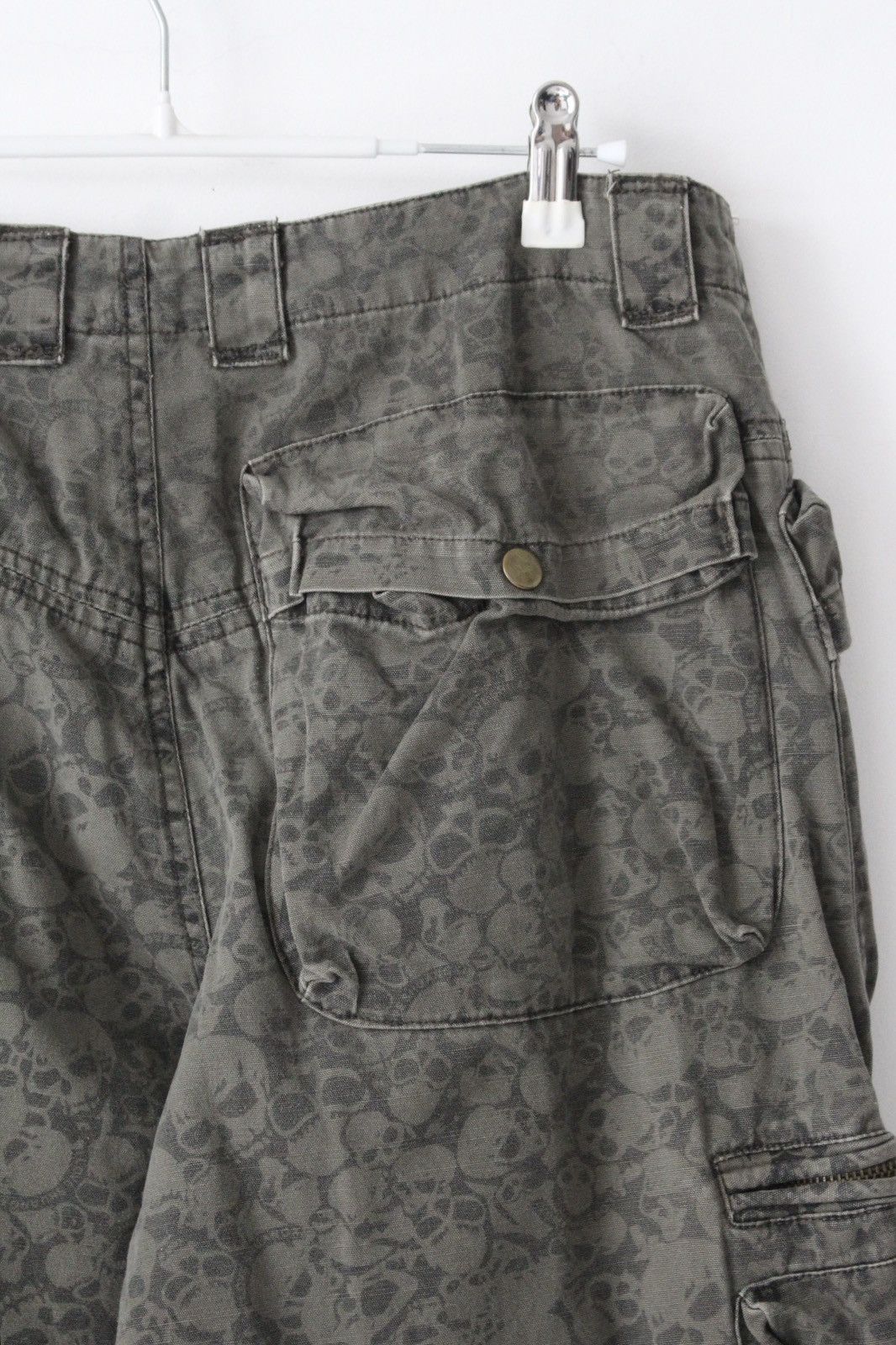 Neighborhood SS2006 NEIGHBORHOOD SKULL 6 POCKET CARGO SHORTS Size US 30 / EU 46 - 4 Thumbnail