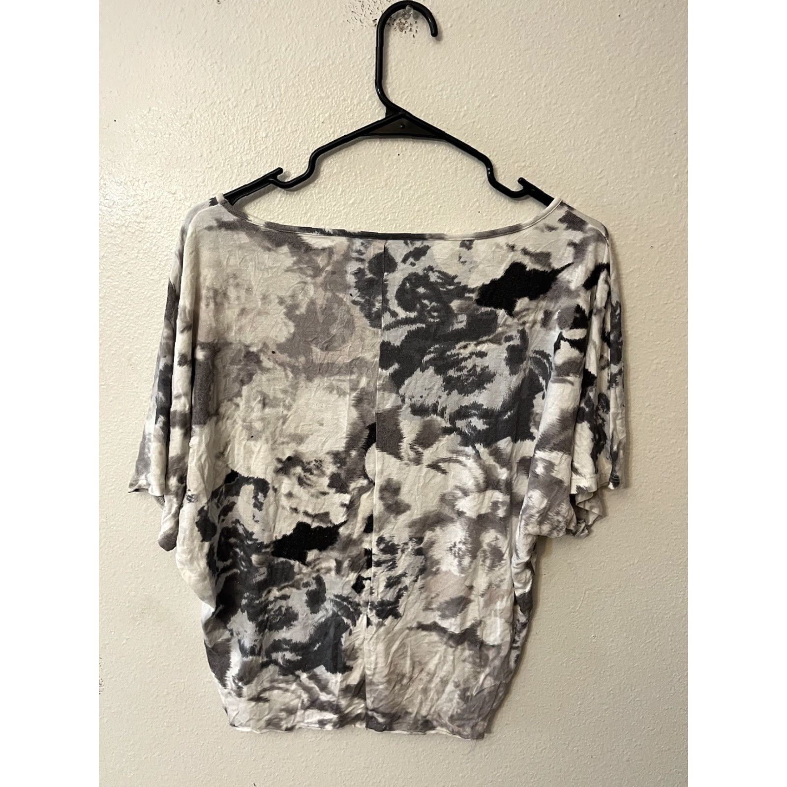 Juicy Couture Juicy Couture Shirt Womens Small Gray White Stretchy T-Shirt Dolman Sleeve V-Neck Short Sleeve Casual Basic 90s? Size S / US 4 / IT 40 - 3 Thumbnail