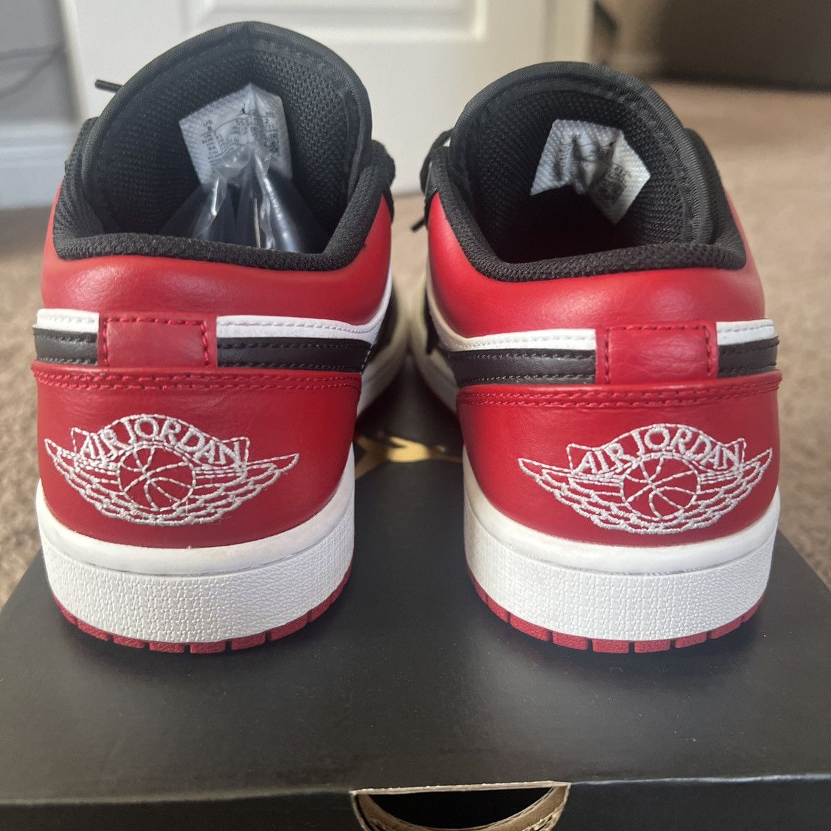 Jordan Brand Jordan 1 Low Bred Toe Size US 8 / EU 41 - 5 Thumbnail