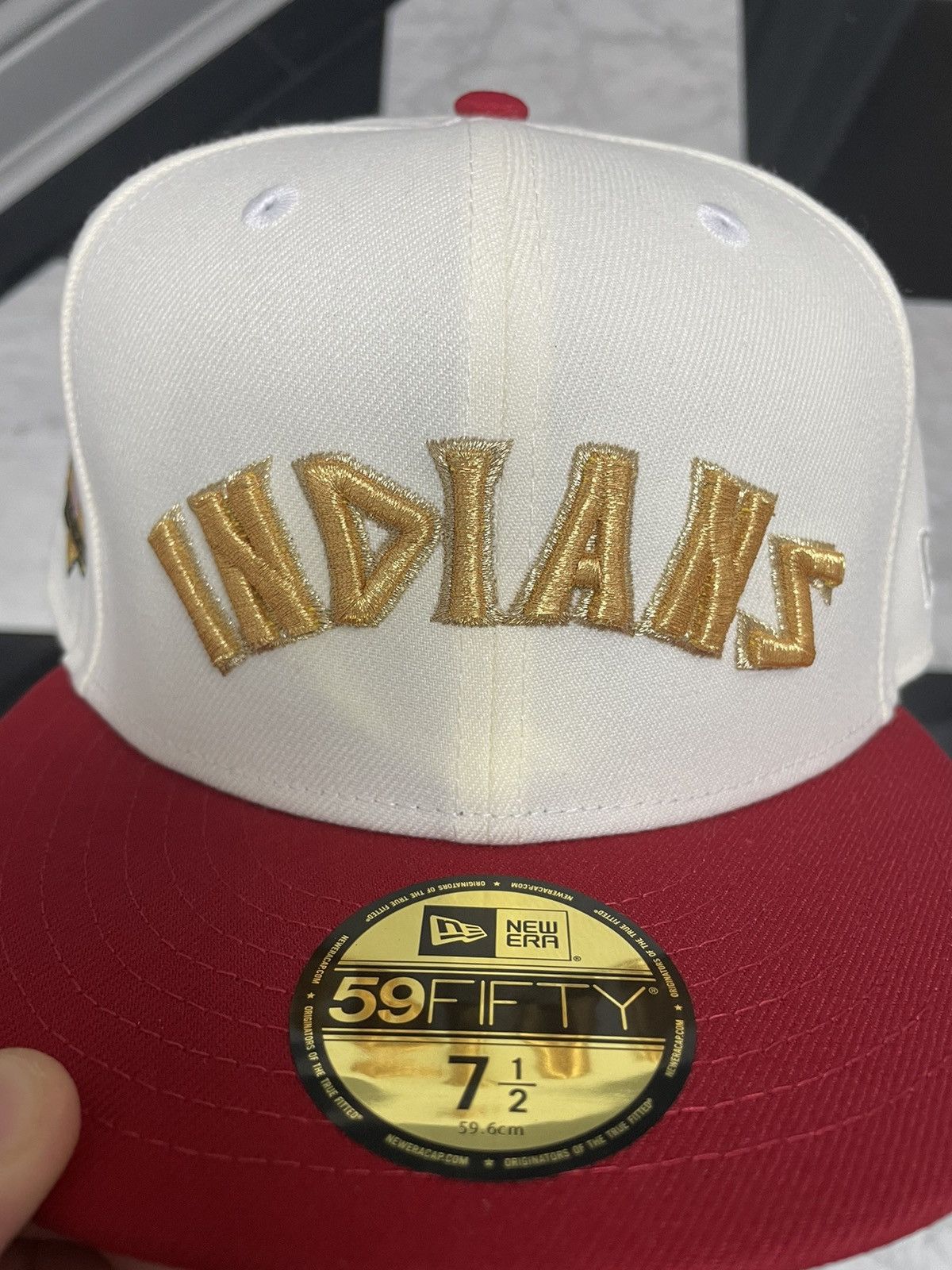 New Era 🔥 Exclusive Indians Throwback fitted hat size 7 1/2 Size ONE SIZE - 2 Thumbnail