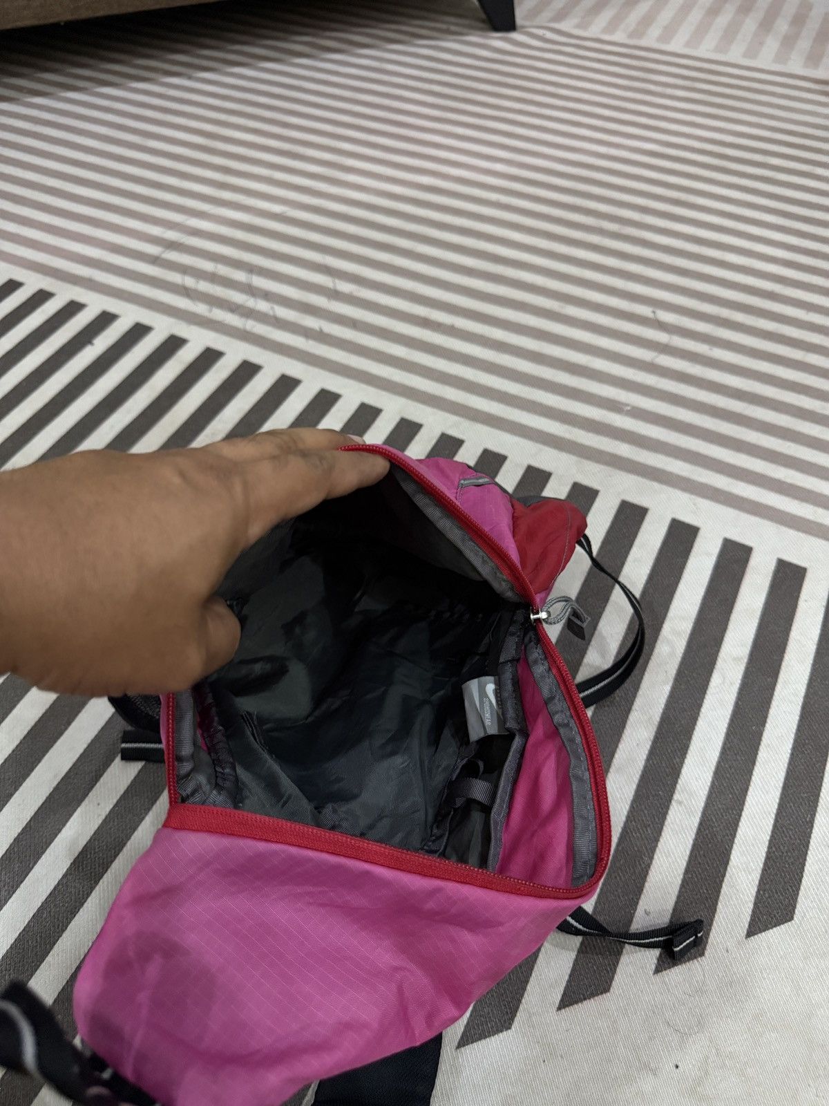 Nike 🔥🔥🔥ARCHIVE NIKE CROSSBODY BAG Size ONE SIZE - 9 Thumbnail