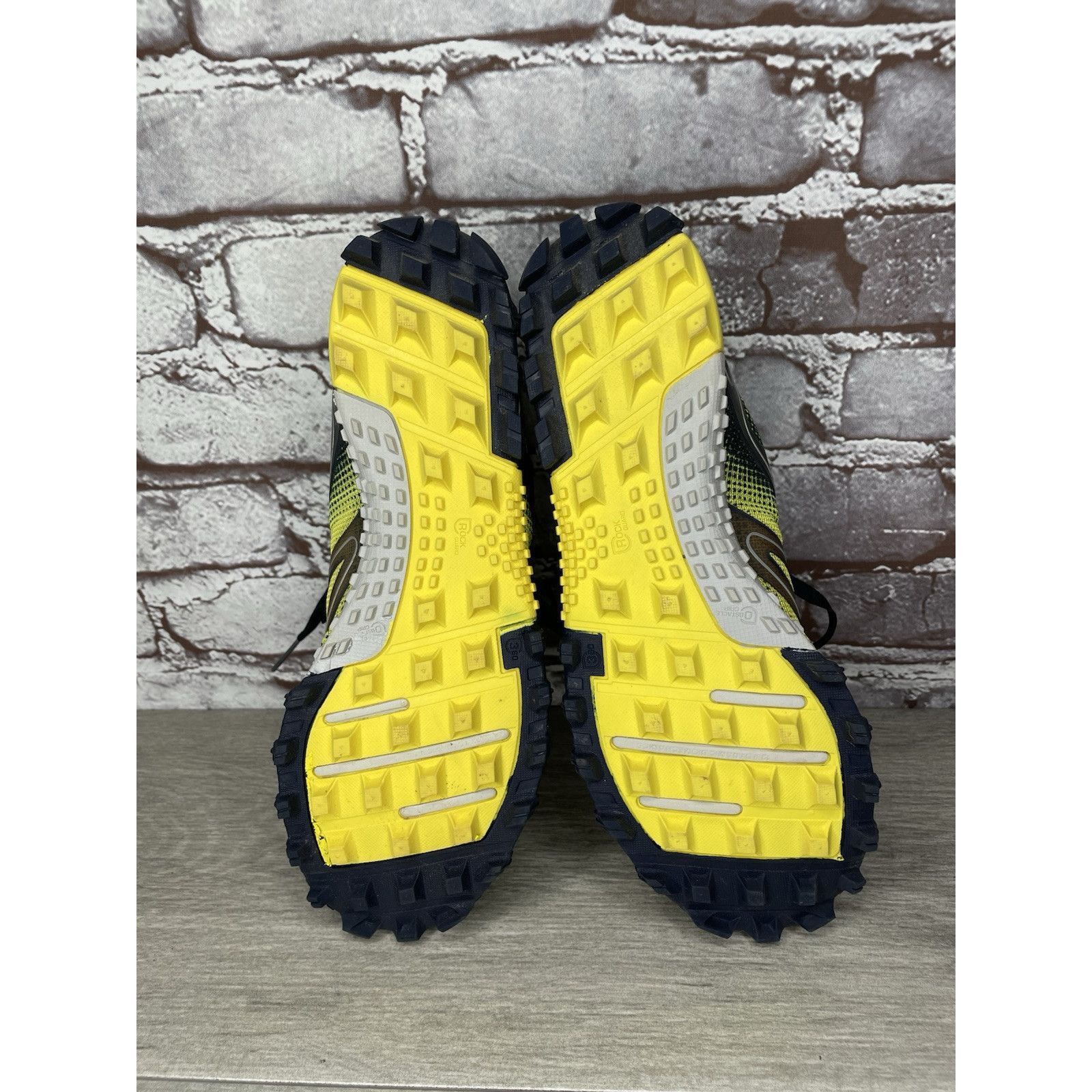 Reebok Reebok H20Drain DuraGrip FitFrame Black Neon Yellow Running Size US 7.5 / IT 37.5 - 8 Thumbnail