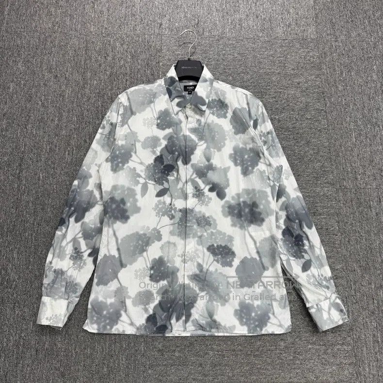 Fendi Fendi size 39 Ink and floral shirt Size US M / EU 48-50 / 2 - 1 Thumbnail