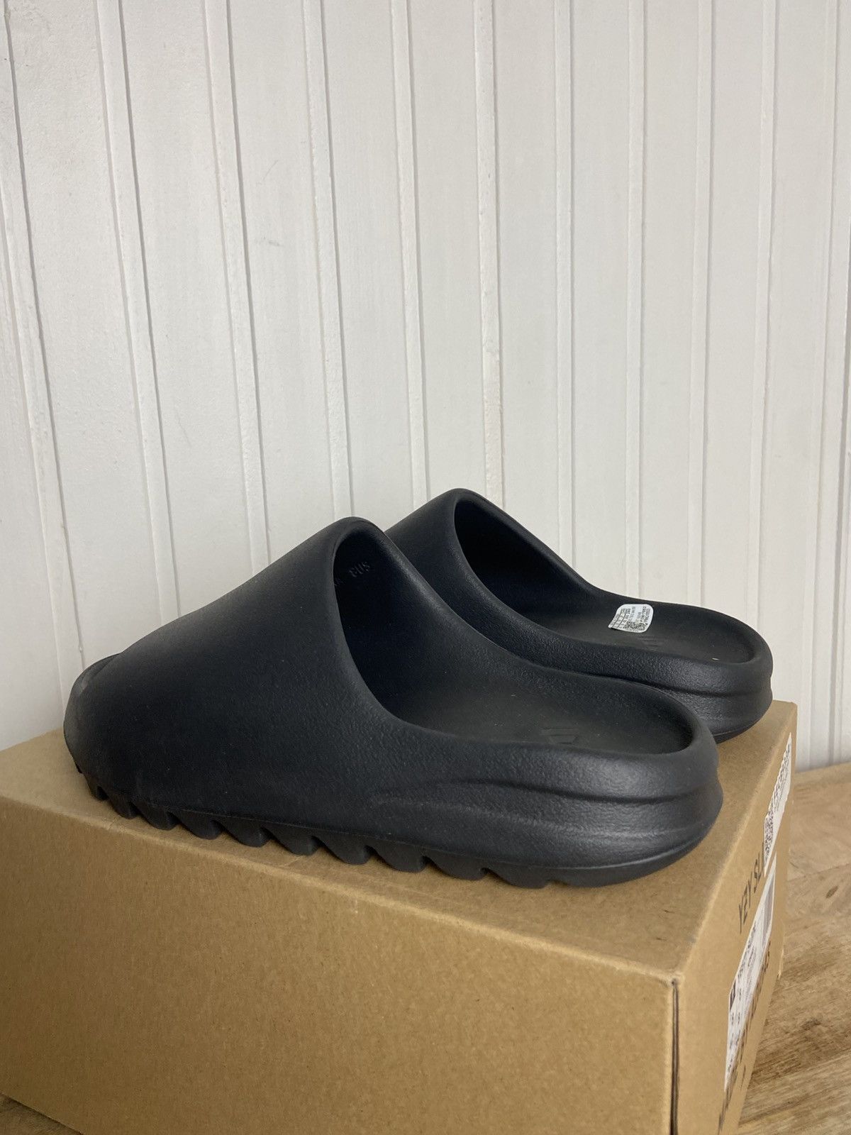 Adidas New adidas Yezzy Slide "Onyx" size us8 Size US 8 / EU 41 - 7 Thumbnail