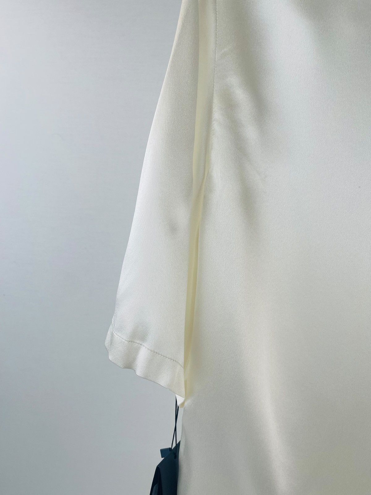 Saint Laurent Paris oc11z0126 771031 T Shirt in Silk satin in White Size US L / EU 52-54 / 3 - 9 Thumbnail