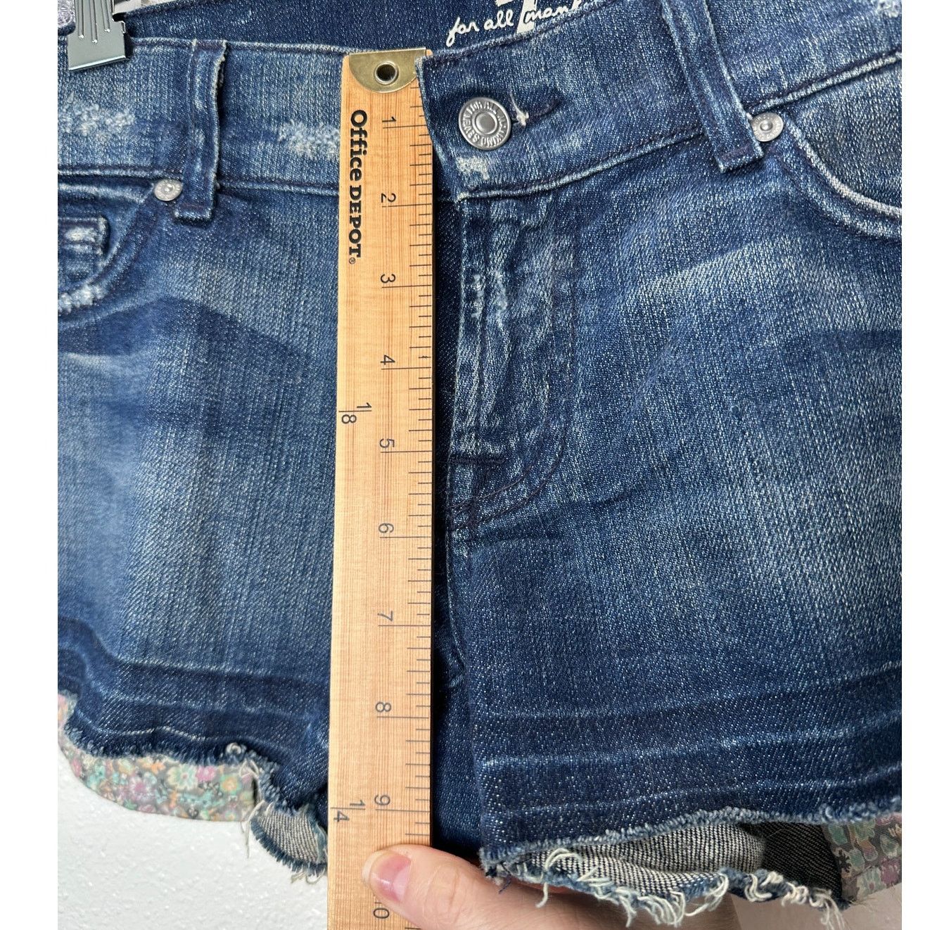 7 For All Mankind 7 For All Mankind Distressed Low Rise Raw Hem Jean Shorts 29 Size 29" - 14 Thumbnail