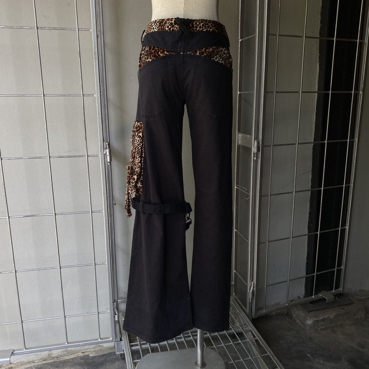 Japanese Brand × Seditionaries HUNDRED CLUB Y2K Punk Black Cargo Pants with Leopard Trim Size 32" / US 10 / IT 46 - 23 Thumbnail