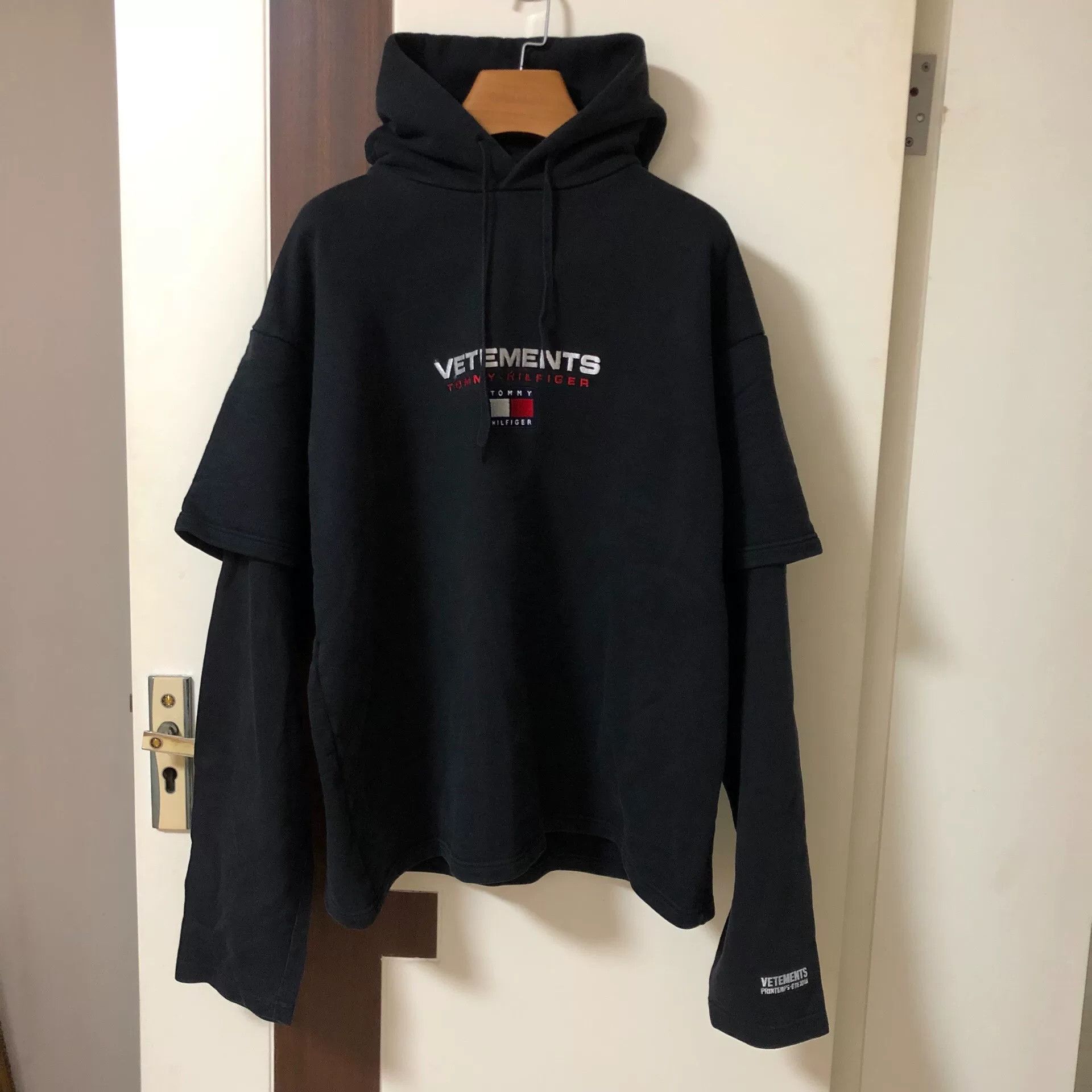 Vetements Vetements Tommy Collaboration Layered Look Hoodie Size US S / EU 44-46 / 1 - 1 Thumbnail