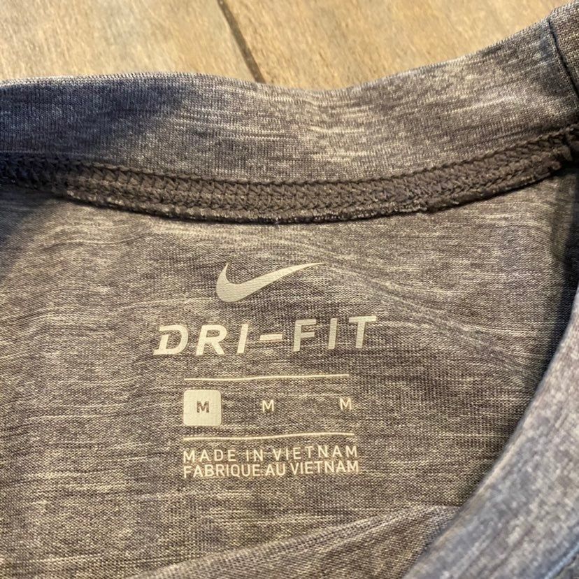 Nike Nike Grey Athletic Workout Shirt Men Medium Bin G-12 Size US M / EU 48-50 / 2 - 3 Thumbnail