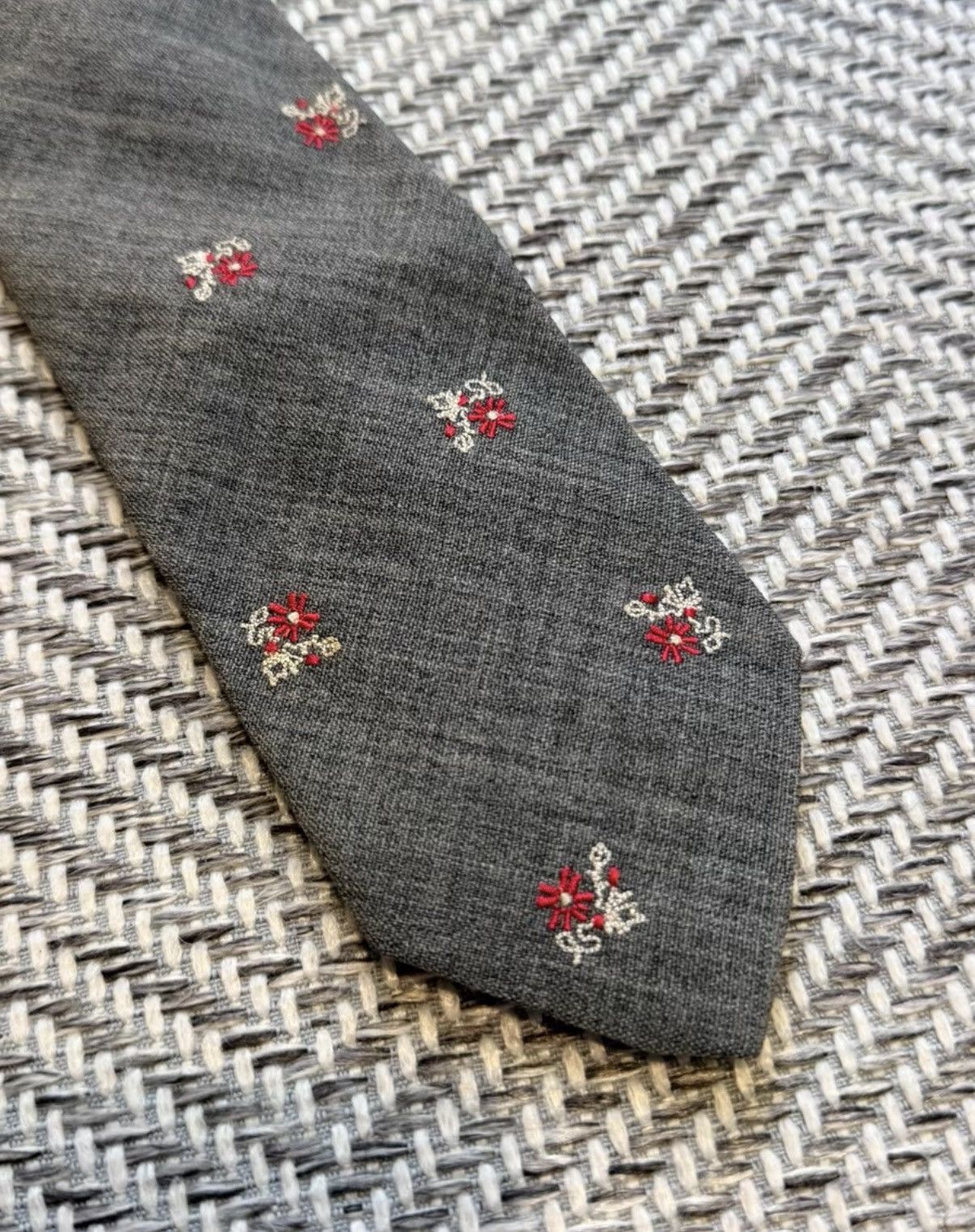 Comme des Garcons COMME des GARÇONS Small Floral Embroidered Wool Tie K24 Size ONE SIZE - 1 Thumbnail