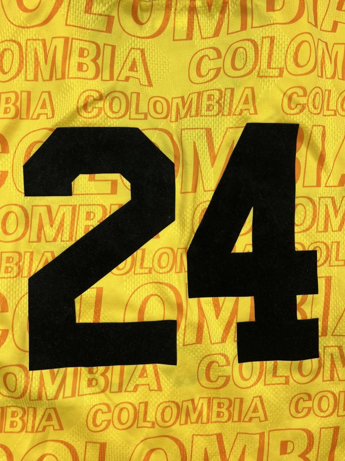 Umbro CASSIANI Umbro Colombia 1995 Home Kit Soccer Jersey Football Size US M / EU 48-50 / 2 - 10 Thumbnail