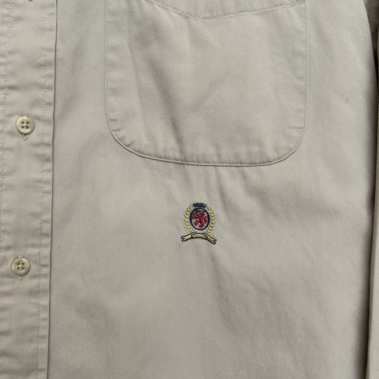 Tommy Hilfiger × Vintage Vintage Tommy Hilfiger Embroidered Logo Button Up Shirt Size US L / EU 52-54 / 3 - 5 Thumbnail