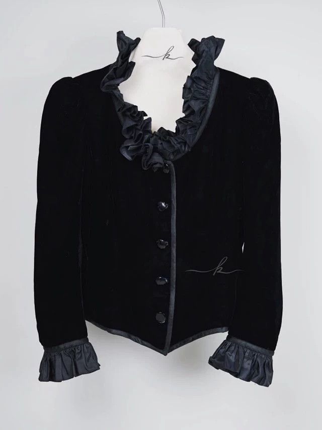 Yves Saint Laurent YSL 70s-80s Black Silk Velvet Silk Ruffled Cuffs Jacket Size S / US 4 / IT 40 - 9 Thumbnail