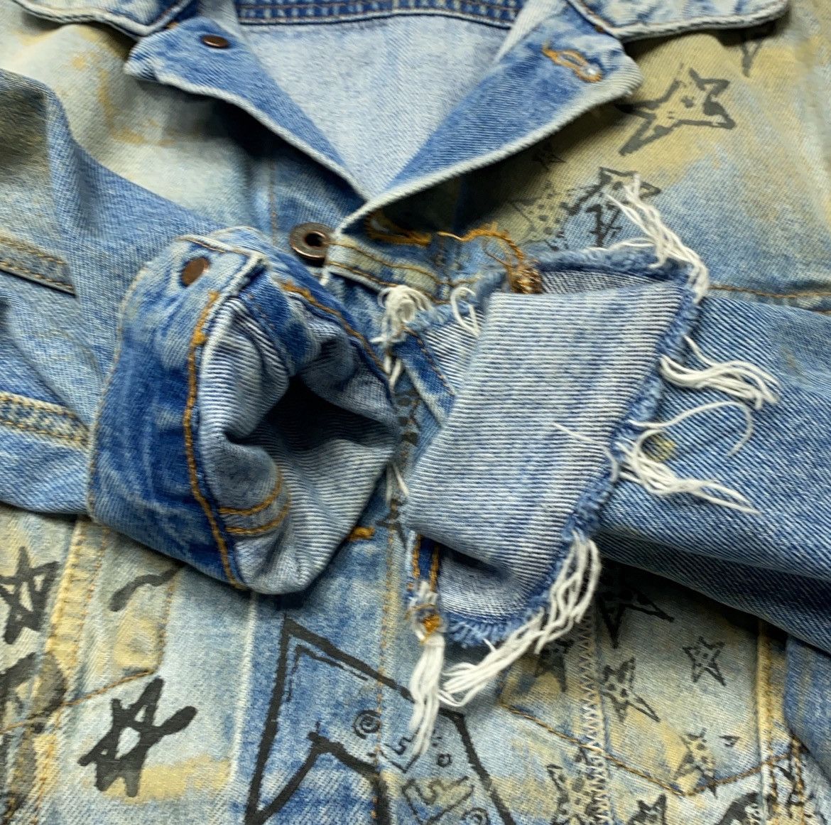 Off-White OFF-WHITE Distressed Denim Jacket FW21 Size US S / EU 44-46 / 1 - 7 Thumbnail