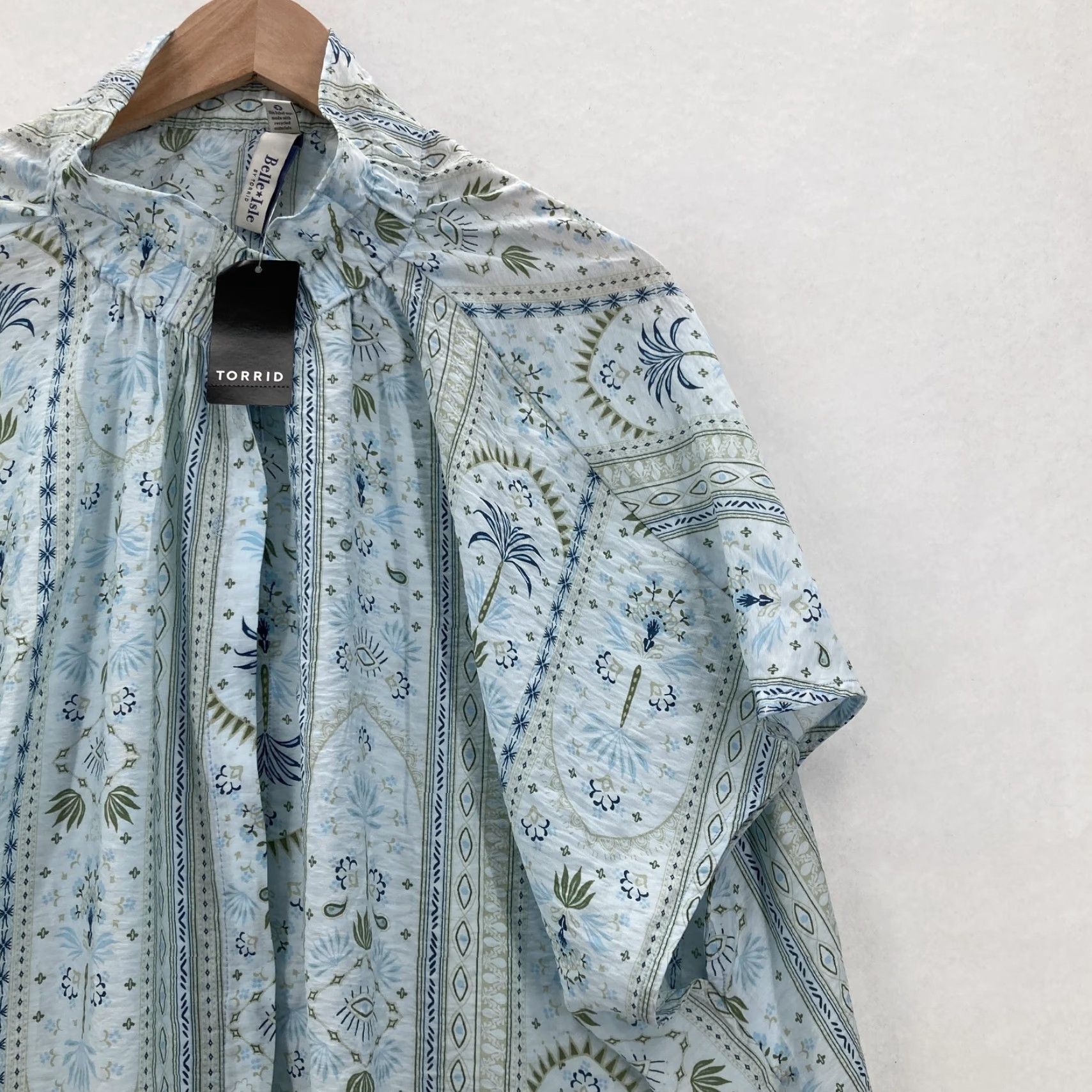 Torrid Torrid Shirt Womens 2X Blue Popover Belle Isle Carolina Palms Print NWT Size XXL / US 16-18 / IT 52-54 - 2 Thumbnail
