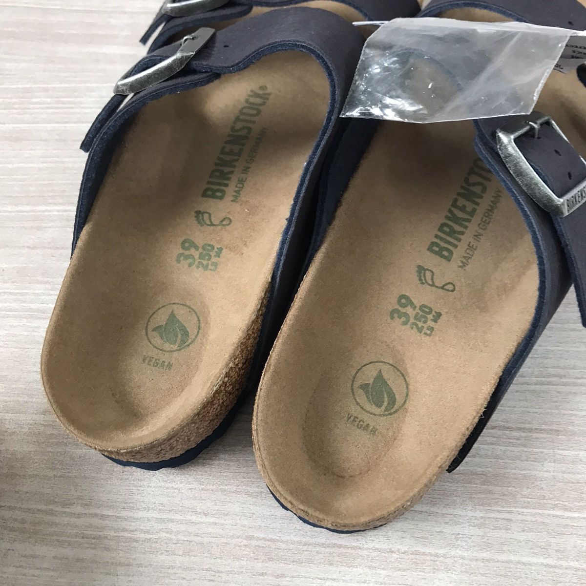 Birkenstock × Genuine Leather Birkenstock Birkenstock Arizona Suede 1023116 Men’s Slides Size US 6 / EU 39 - 17 Thumbnail