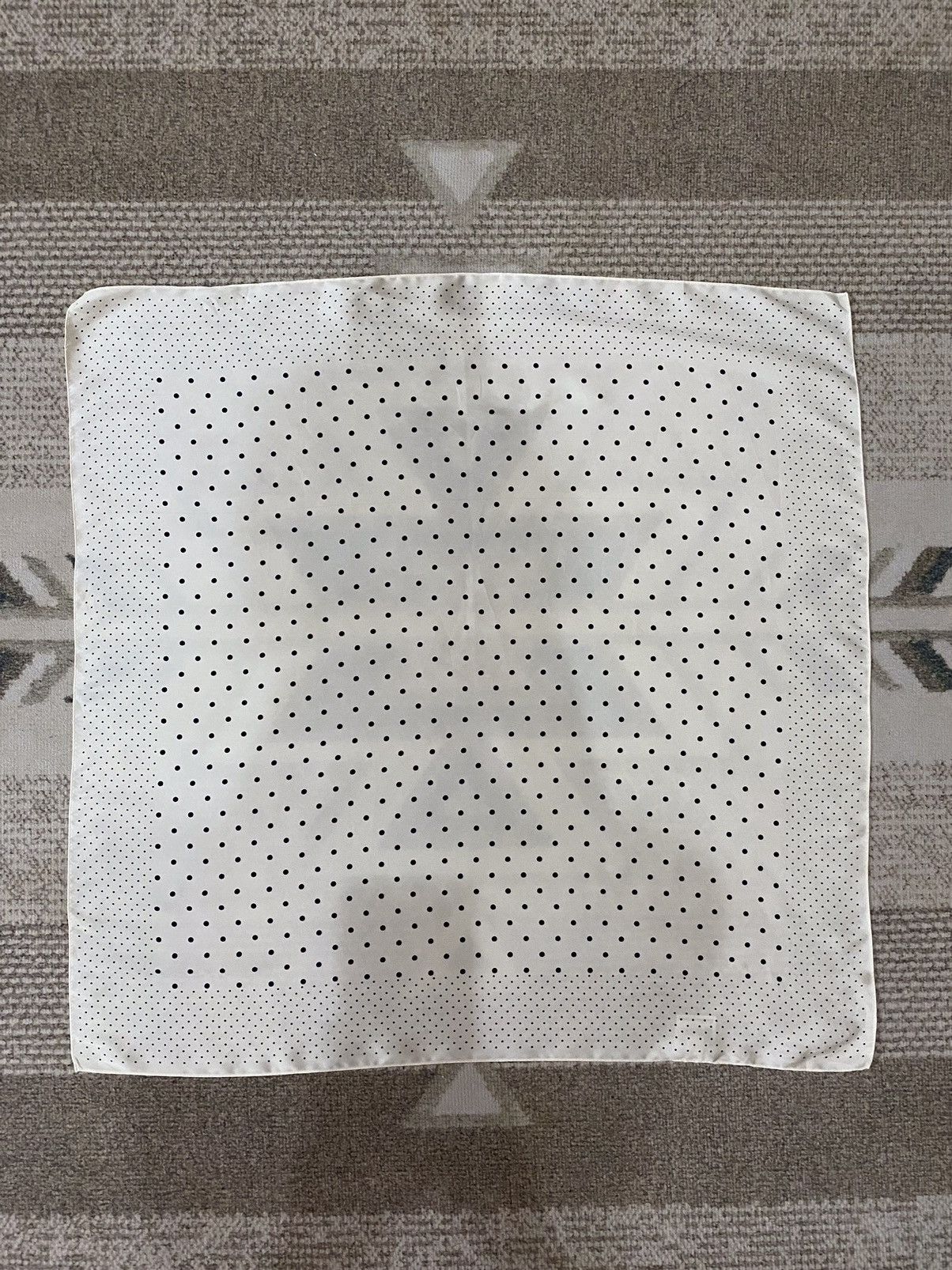 Japanese Brand Japanese Brand Uniqlo Polkadot Design Scarves /Handkerchief Size ONE SIZE - 3 Thumbnail