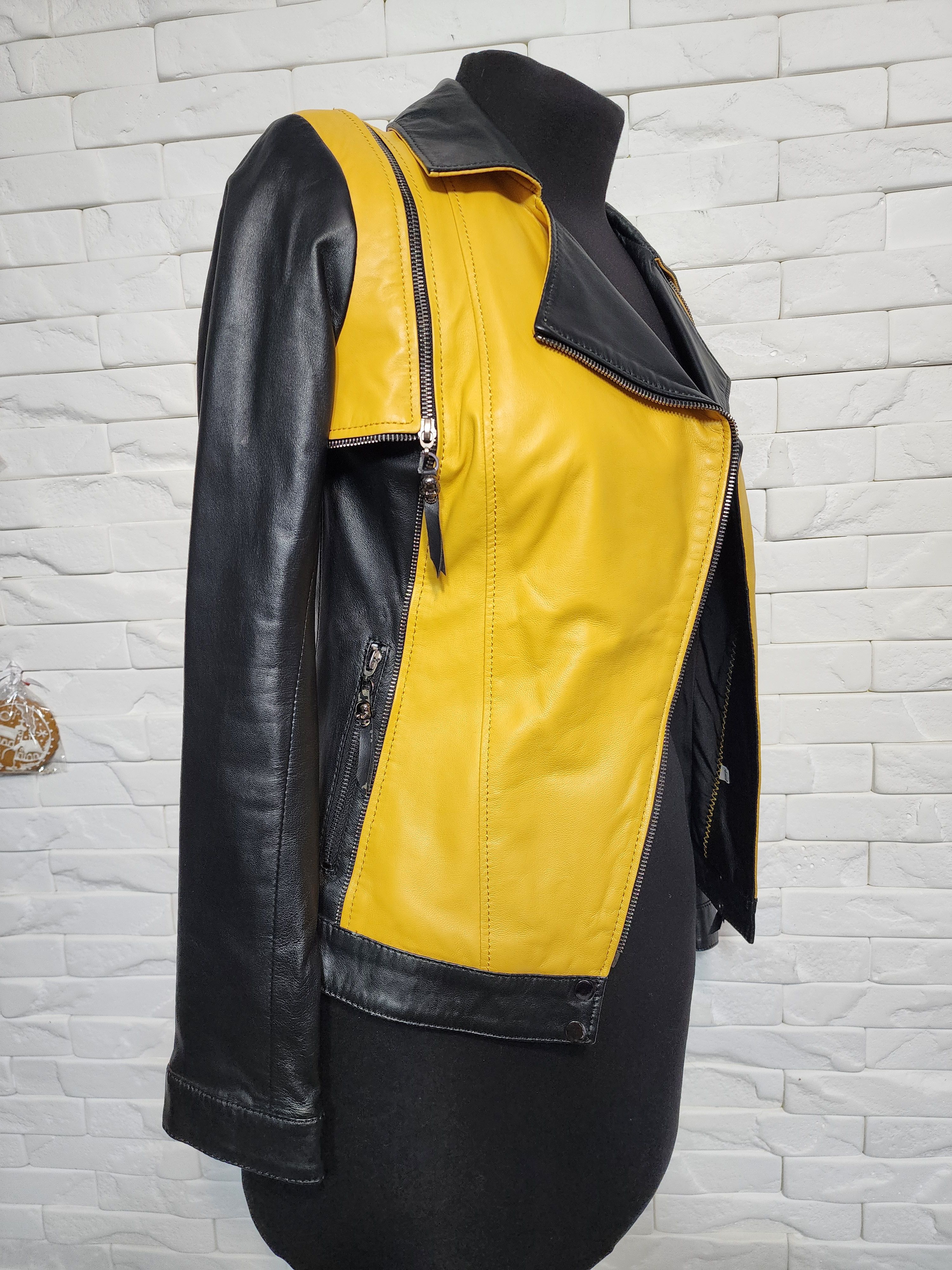 Uniqlo Yellow and Black Leather Jacket: Women's Sport Coat Size S / US 4 / IT 40 - 4 Thumbnail