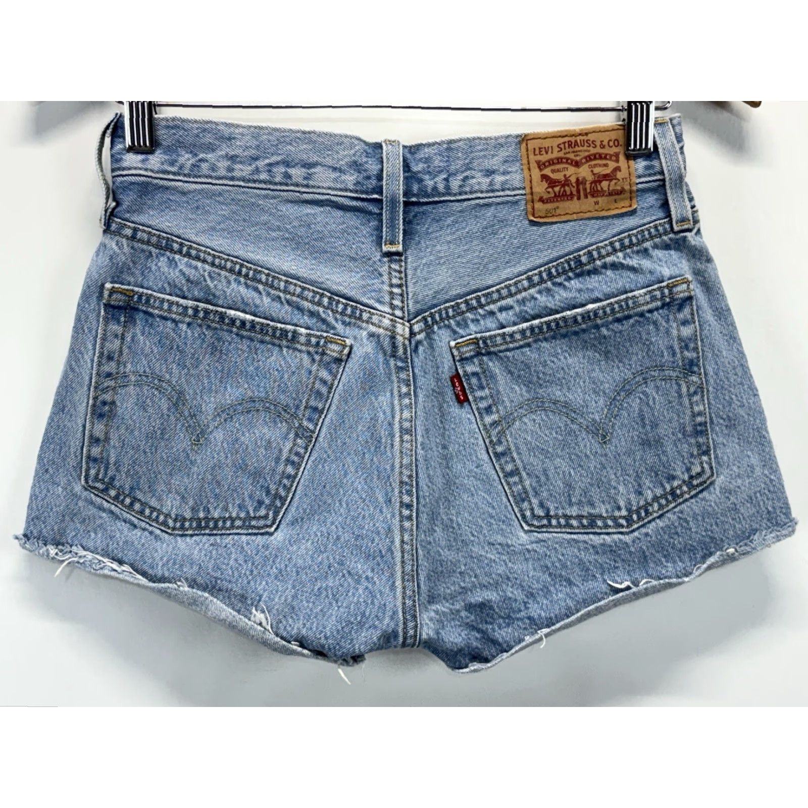 Levi's Levi's 501 Button Fly High Rise Women's Denim Jean Shorts Cut-Off 26 Blue Flat Front 5-Pocket Regular Size 26 Girls Mens Women? Size 26" / US 2 / IT 38 - 2 Thumbnail