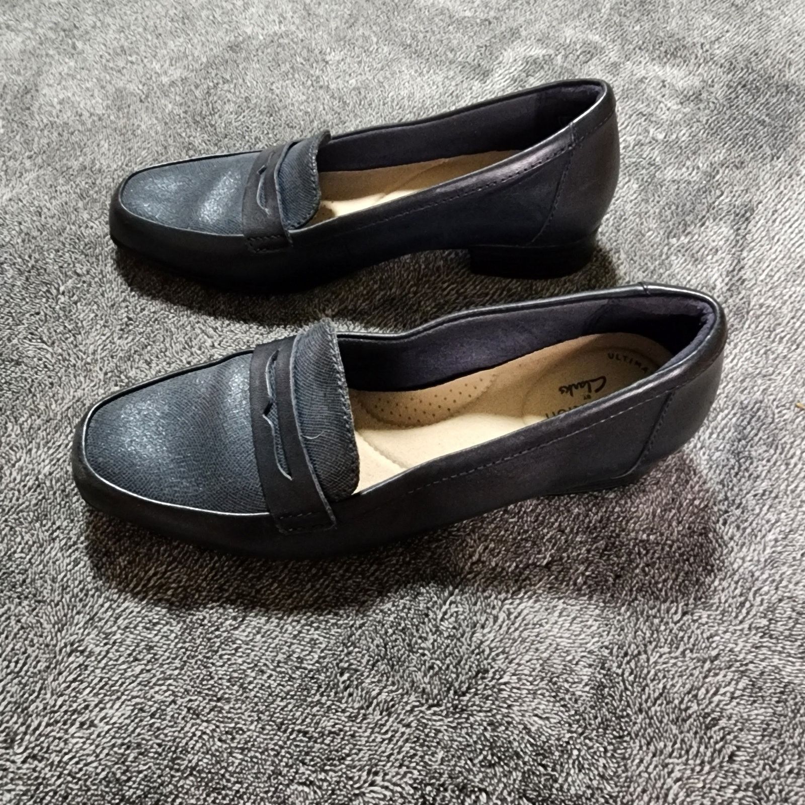 Clarks Clarks Navy blue shoes 1in. Heel size 5.5 womens b2 Size US 5.5 / IT 35.5 - 2 Thumbnail