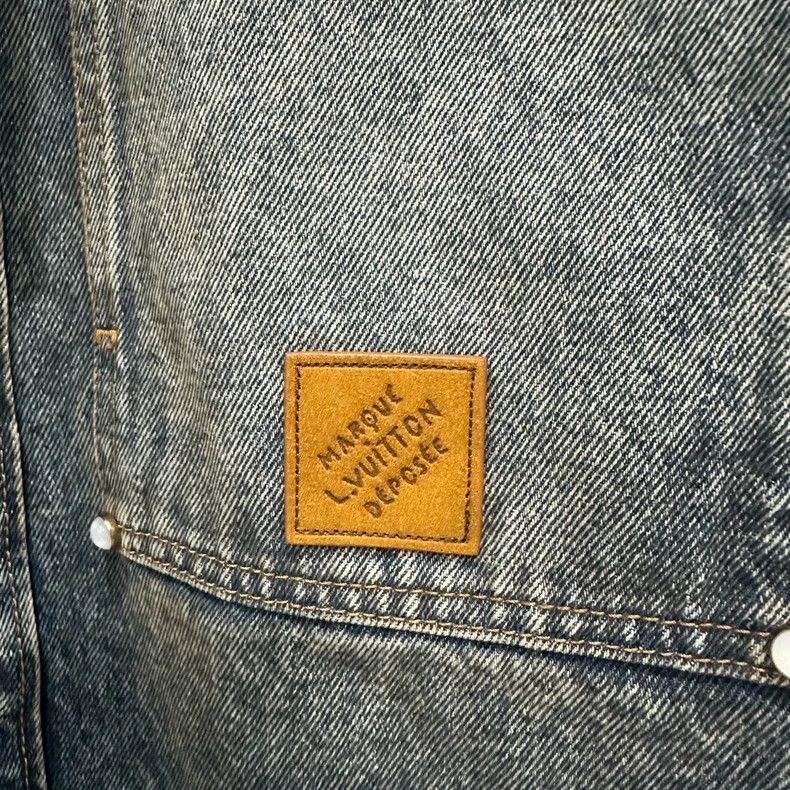 Louis Vuitton Louis Vuitton Wash and make old logo shirt Size US L / EU 52-54 / 3 - 4 Thumbnail