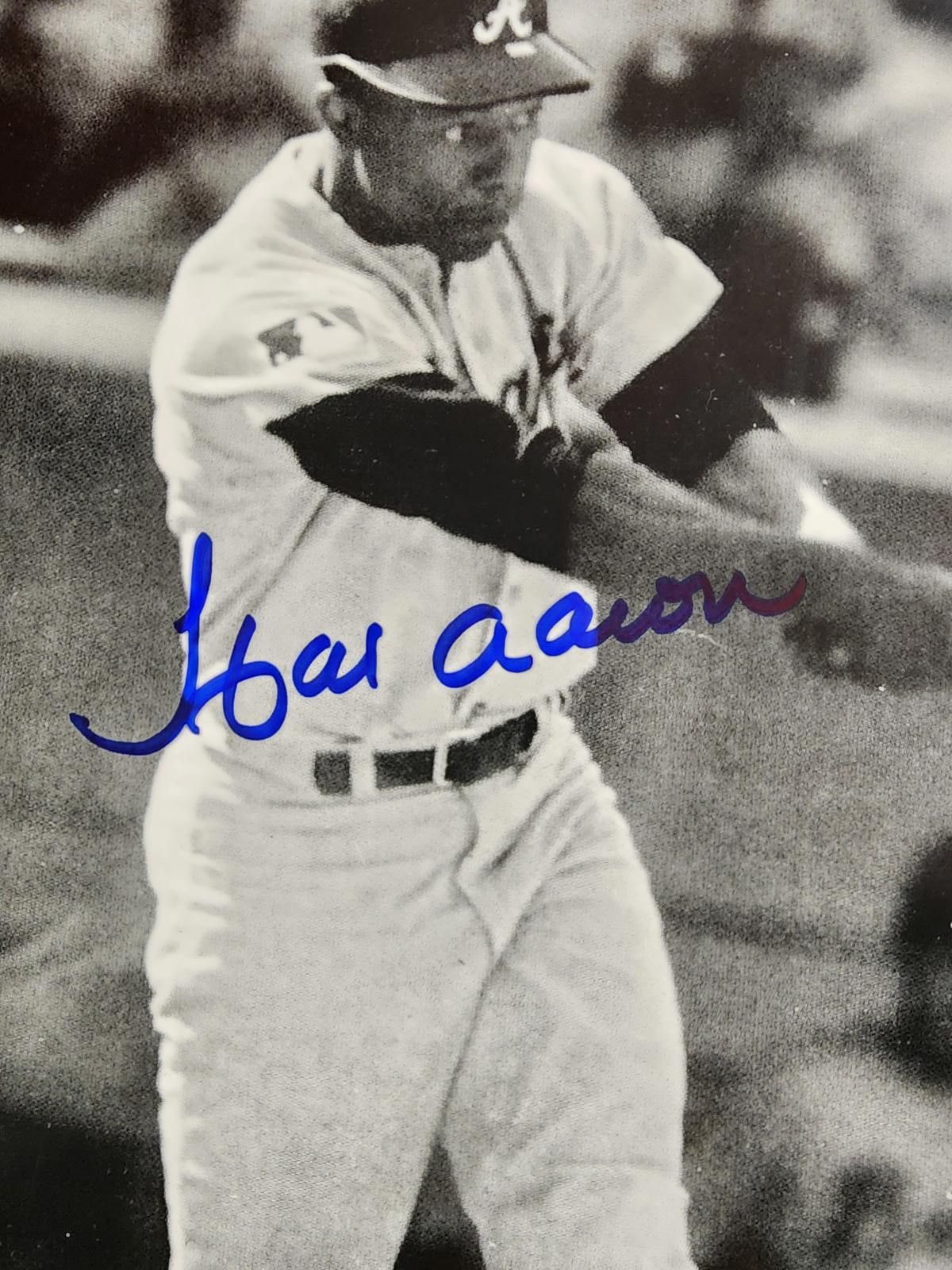 Other Hank Aaron Signed B/W Baseball Photo with COA Size ONE SIZE - 4 Thumbnail