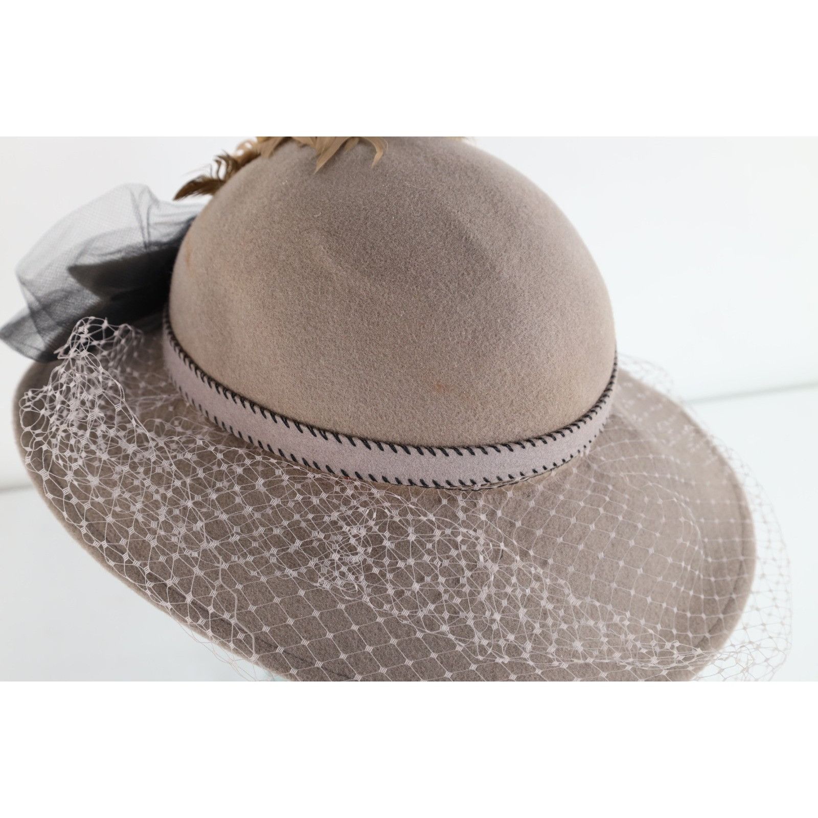 Vintage Vintage 50s Lace Netting Bowtie Feather Felt Wool Hat Size ONE SIZE - 8 Thumbnail