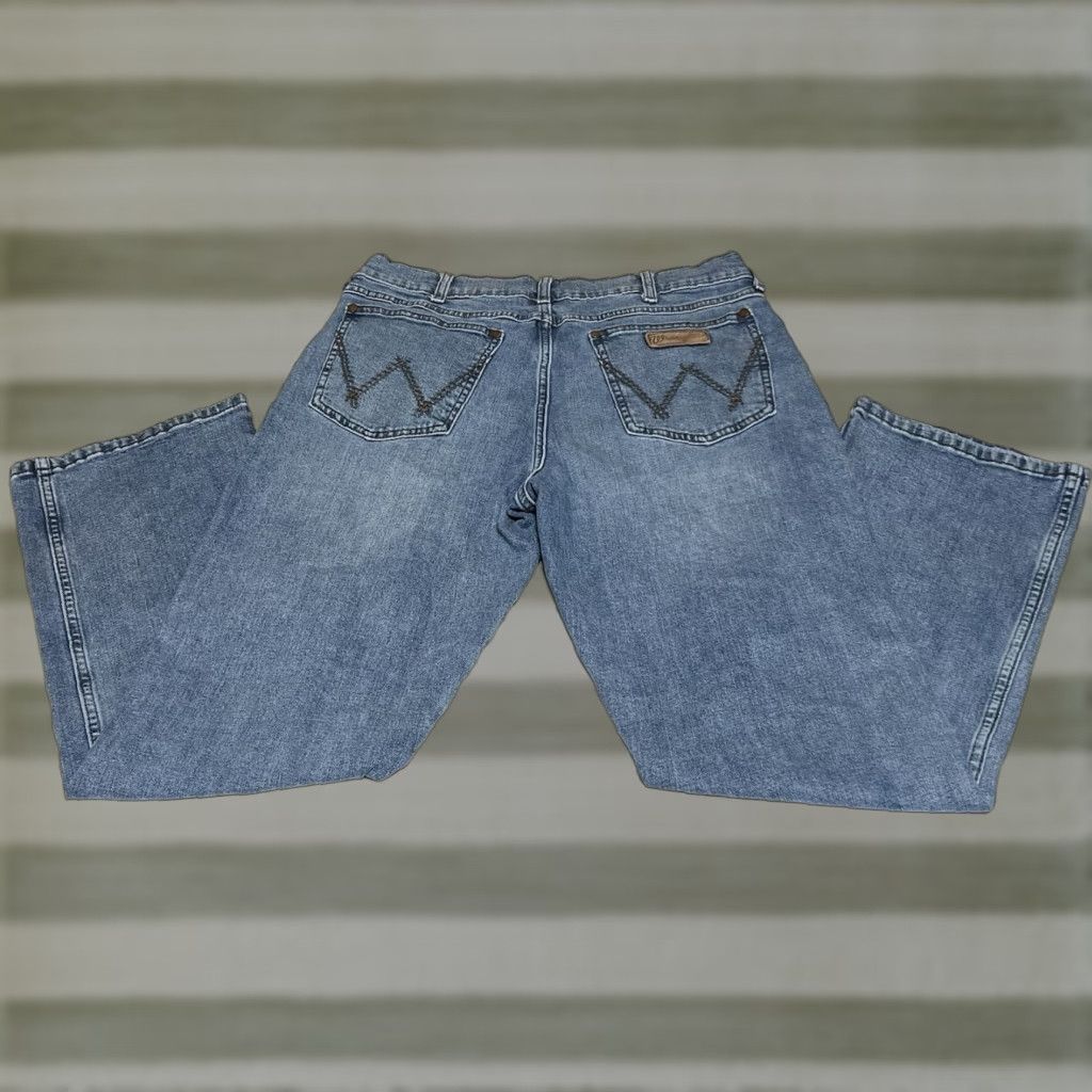 Wrangler Wrangler Retro Jeans Mens 32x29 Blue Bootcut Regular Fit 5-Pocket Denim Western Cowboy Jeans Size US 32 / EU 48 - 1 Thumbnail