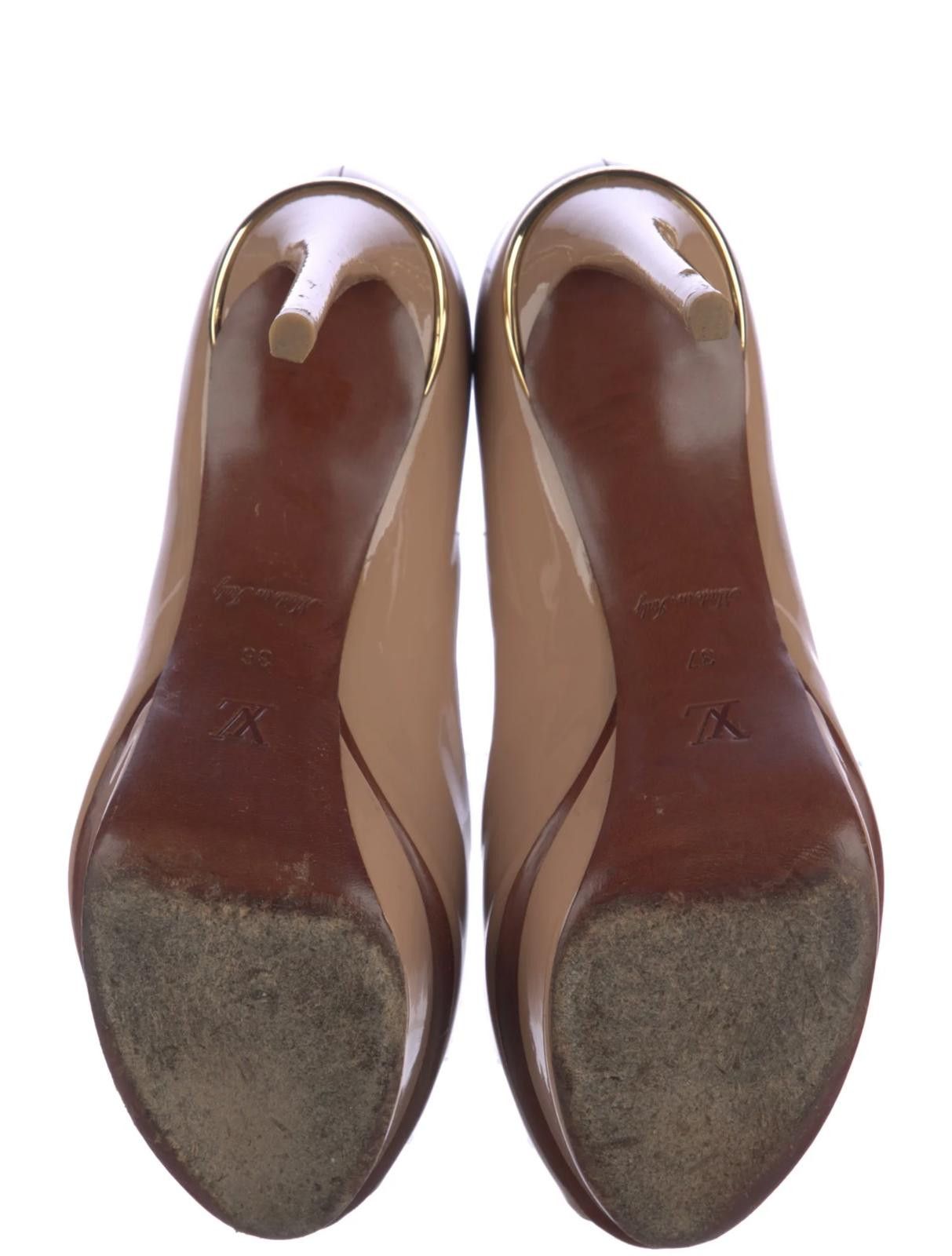 Louis Vuitton Louis Vuitton Cream Patent Leather Pumps US5 EU36 Size US 5 / IT 35 - 5 Thumbnail