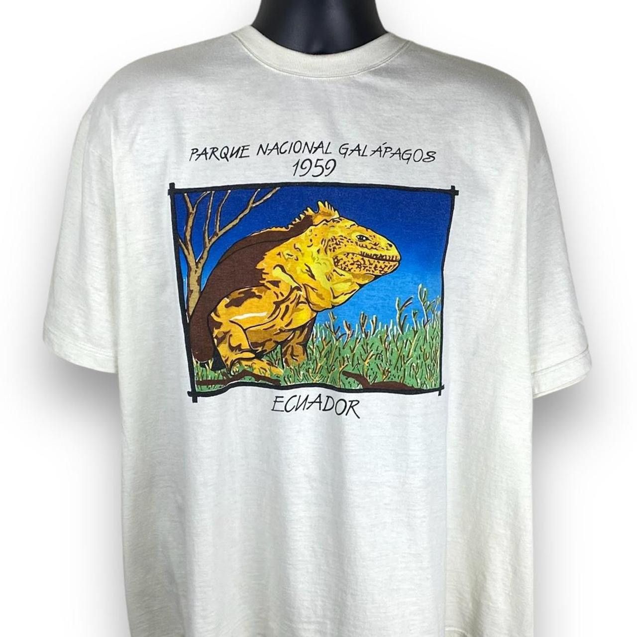 Vintage Vintage 90s Galapagos Ecuador Lizard Nature Tee Tshirt Size US XL / EU 56 / 4 - 1 Thumbnail