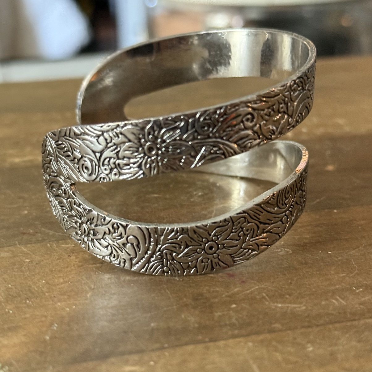 Other Silver tone floral etched cut out wavy cuff bangle bracelet Size ONE SIZE - 3 Thumbnail