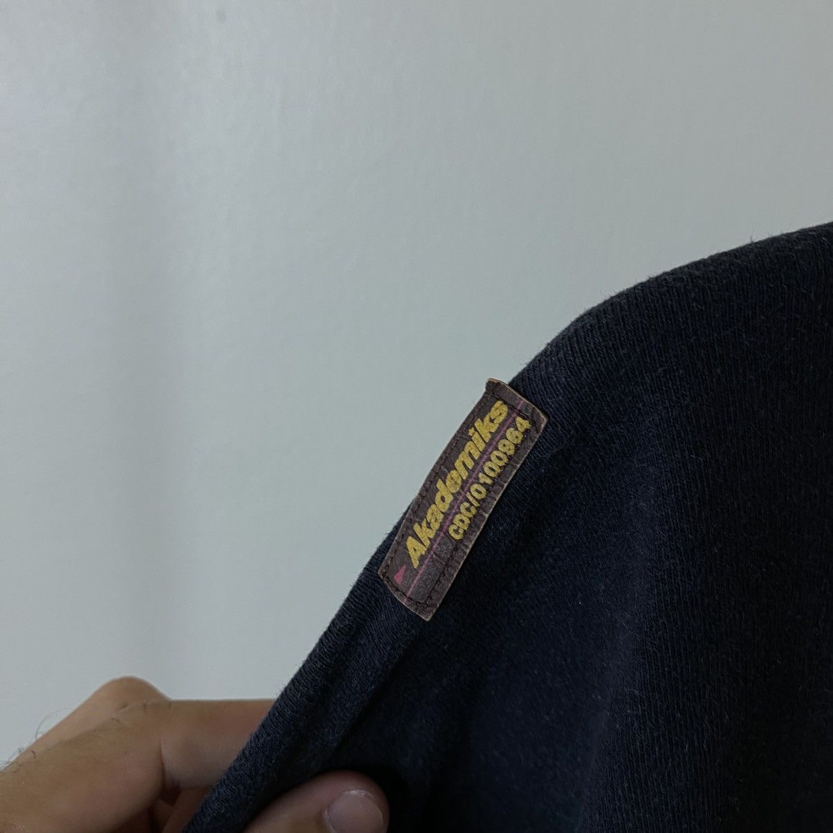 Akademiks Vintage Y2K Akademiks Peace Pistol Graphic Streetwear LS Size US XL / EU 56 / 4 - 3 Thumbnail