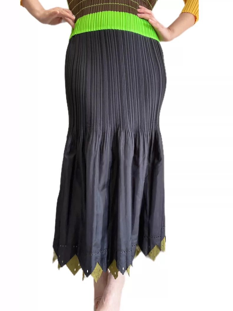 Issey Miyake Issey Miyake size:2 Black laser lace skirt Size 22" - 1 Thumbnail