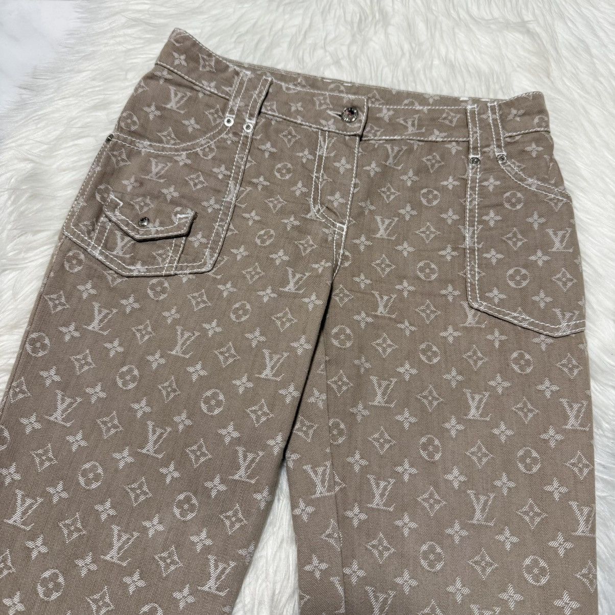 Louis Vuitton Authentic Louis Vuitton Leather Patch Monogram Jeans 36 Size 25" / US 0 / IT 36 - 7 Thumbnail