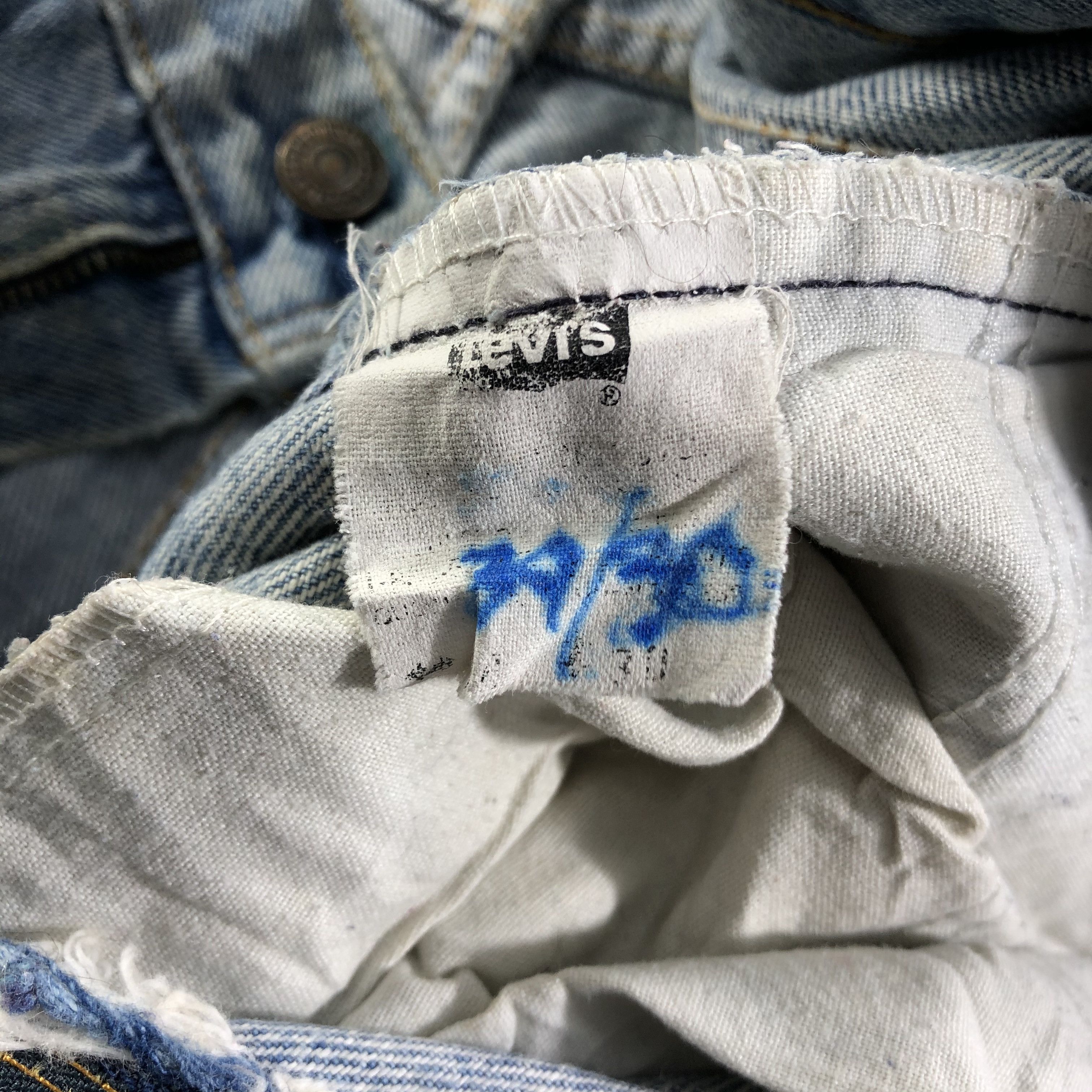 Levi's Vintage 90s Light Wash Levis Jeans-J3262 Size US 33 - 12 Thumbnail