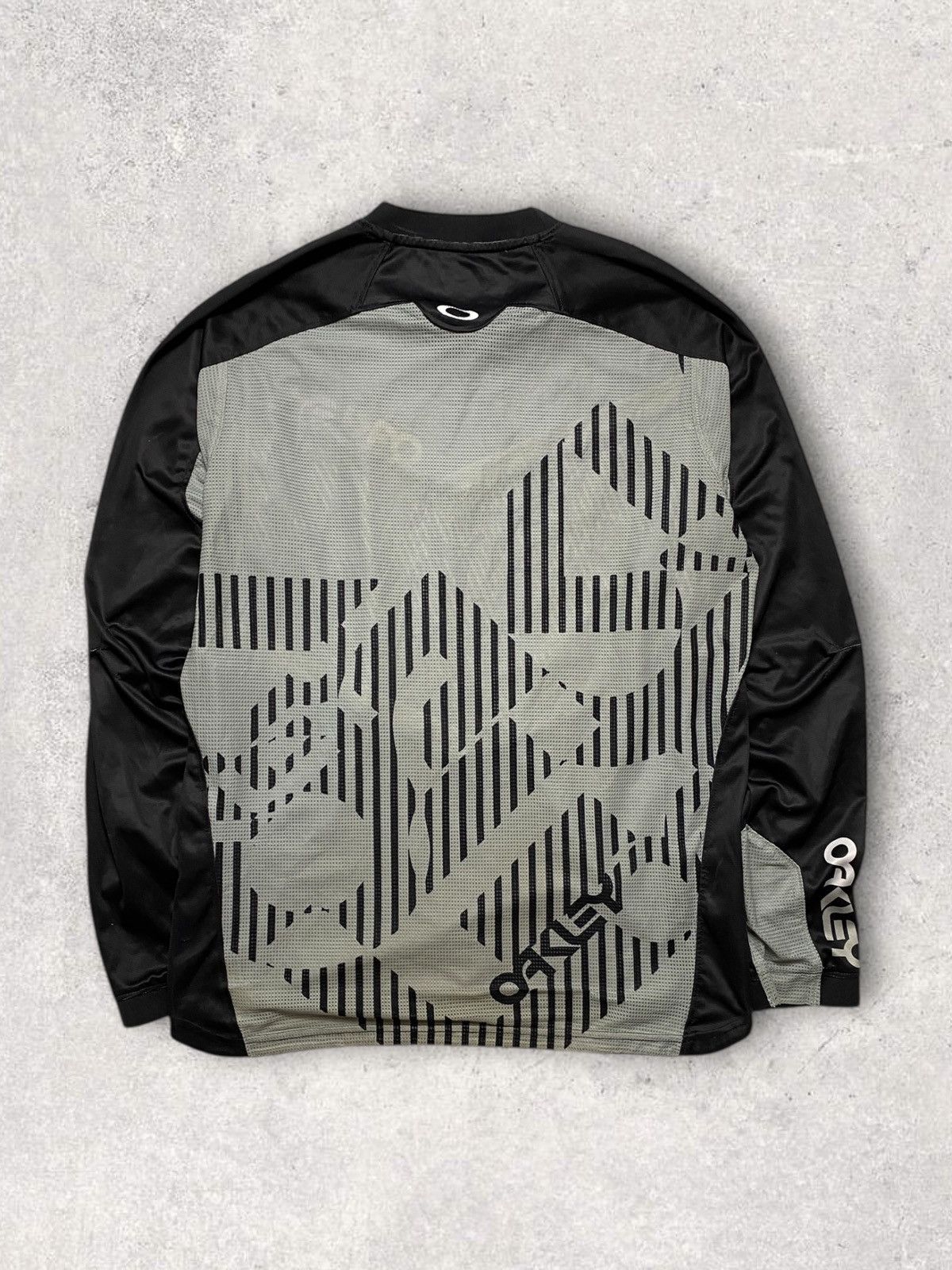 Oakley Oakley black longsleeve central logo sport gorpcore Size US L / EU 52-54 / 3 - 2 Thumbnail