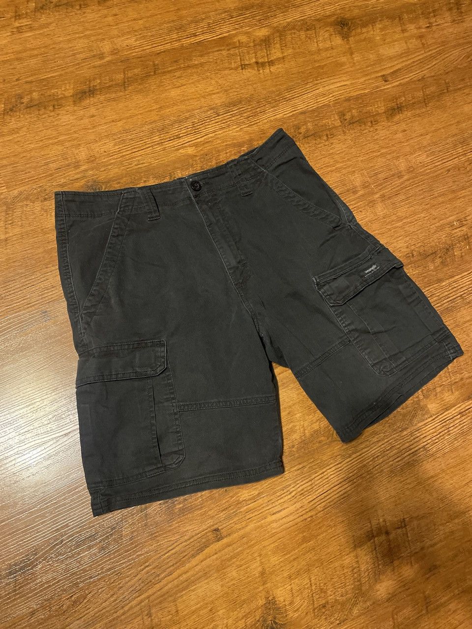 Wrangler Vintage Wrangler Black Cargo Shorts Size US 33 - 2 Thumbnail