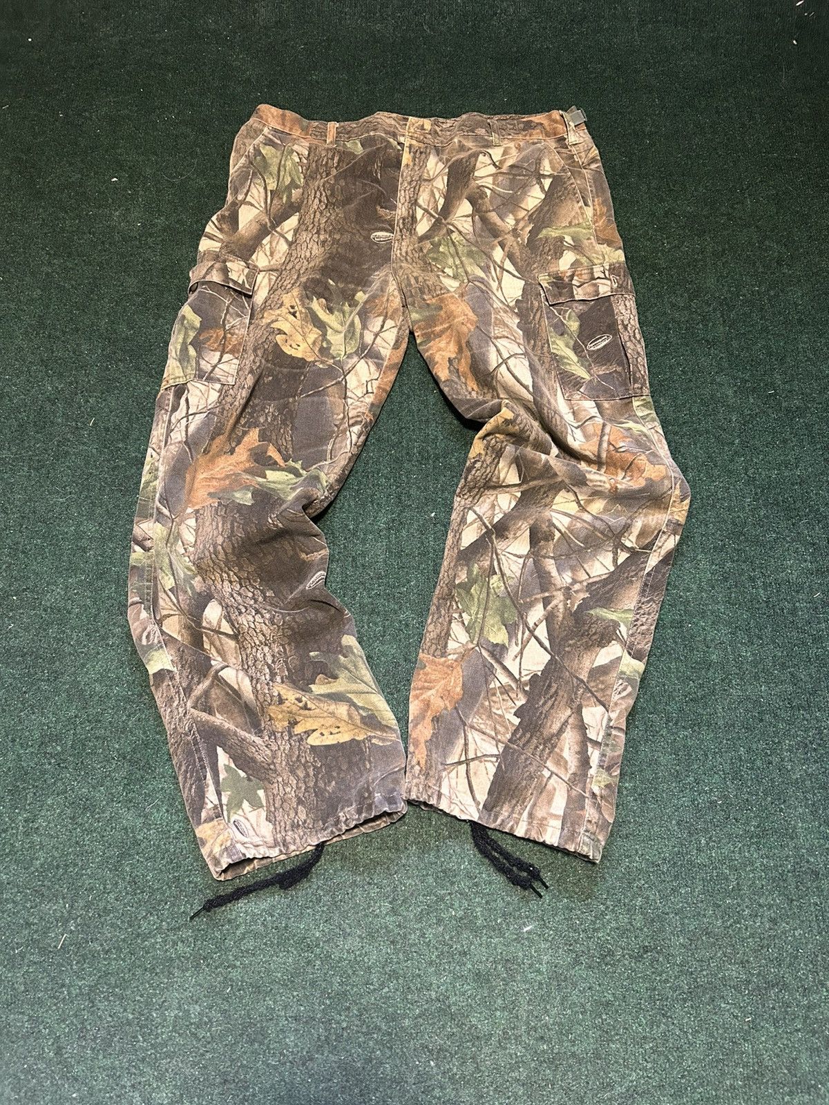 1990s Realtree Camouflage Utility Cargo Pants [24-28 x 30] – From