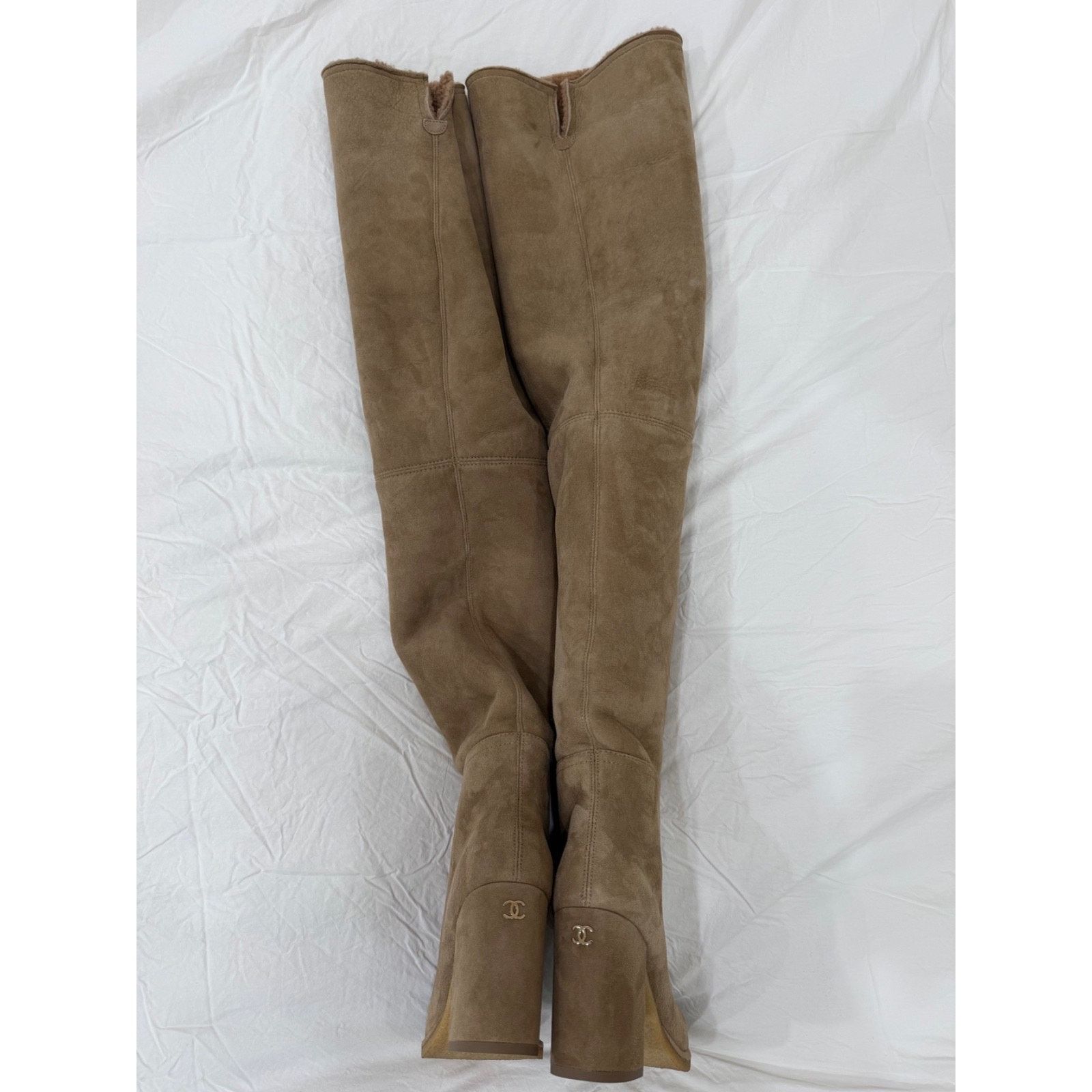 Chanel Chanel 24K Runway Beige Suede Shearling Thigh High Boots 37 Size US 6 / IT 36 - 22 Thumbnail