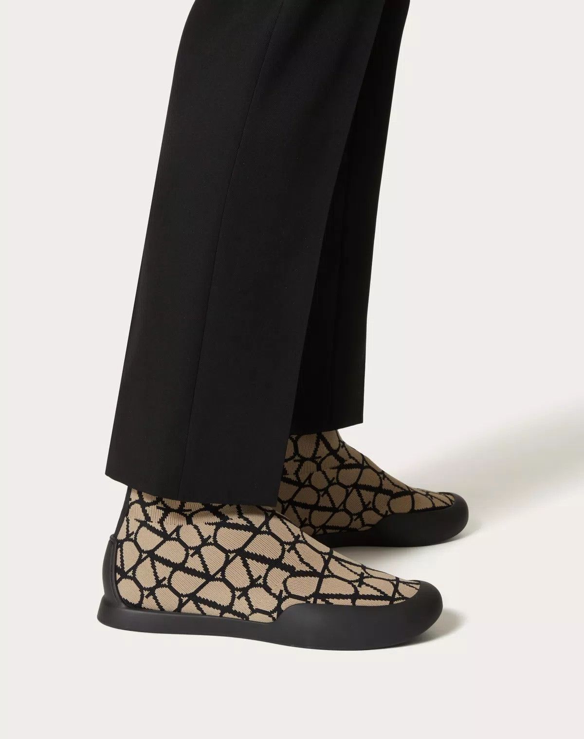 Valentino oc11z0625 Cityshore High-Top Sneaker in Natural/Black Size US 9 / EU 42 - 6 Thumbnail