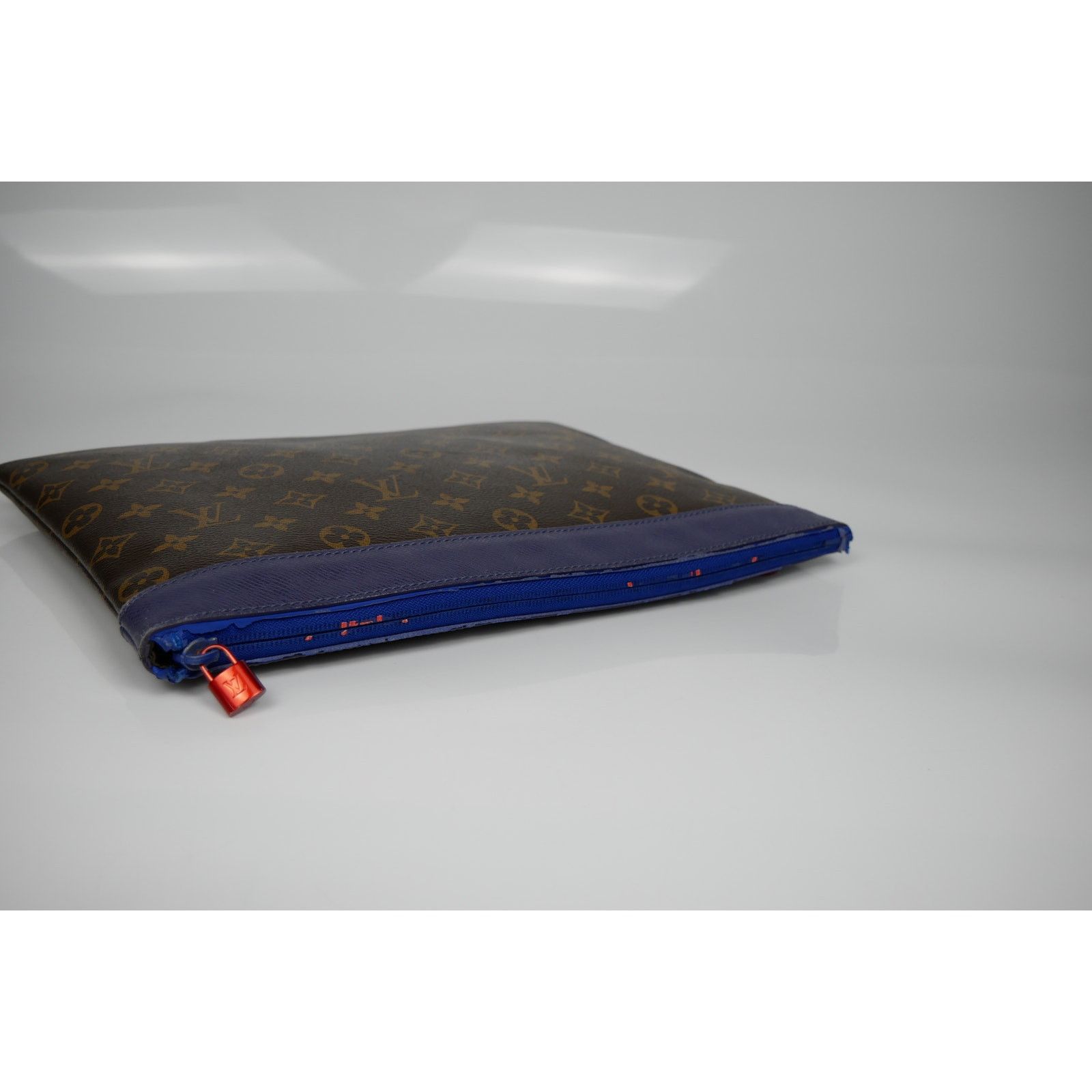 Louis Vuitton Limited Edition Monogram Pochette Apollo Clutch Size ONE SIZE - 6 Thumbnail