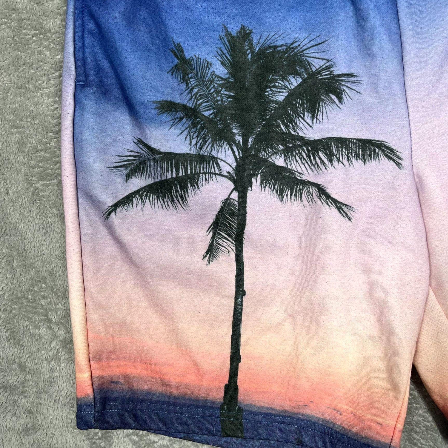 WeSC WeSC Men's Sweat Shorts XL Palm Print Sunset Blue Orange Pink Gradient Poly Athletic Shorts Pockets Drawstring Size US 36 / EU 52 - 3 Thumbnail