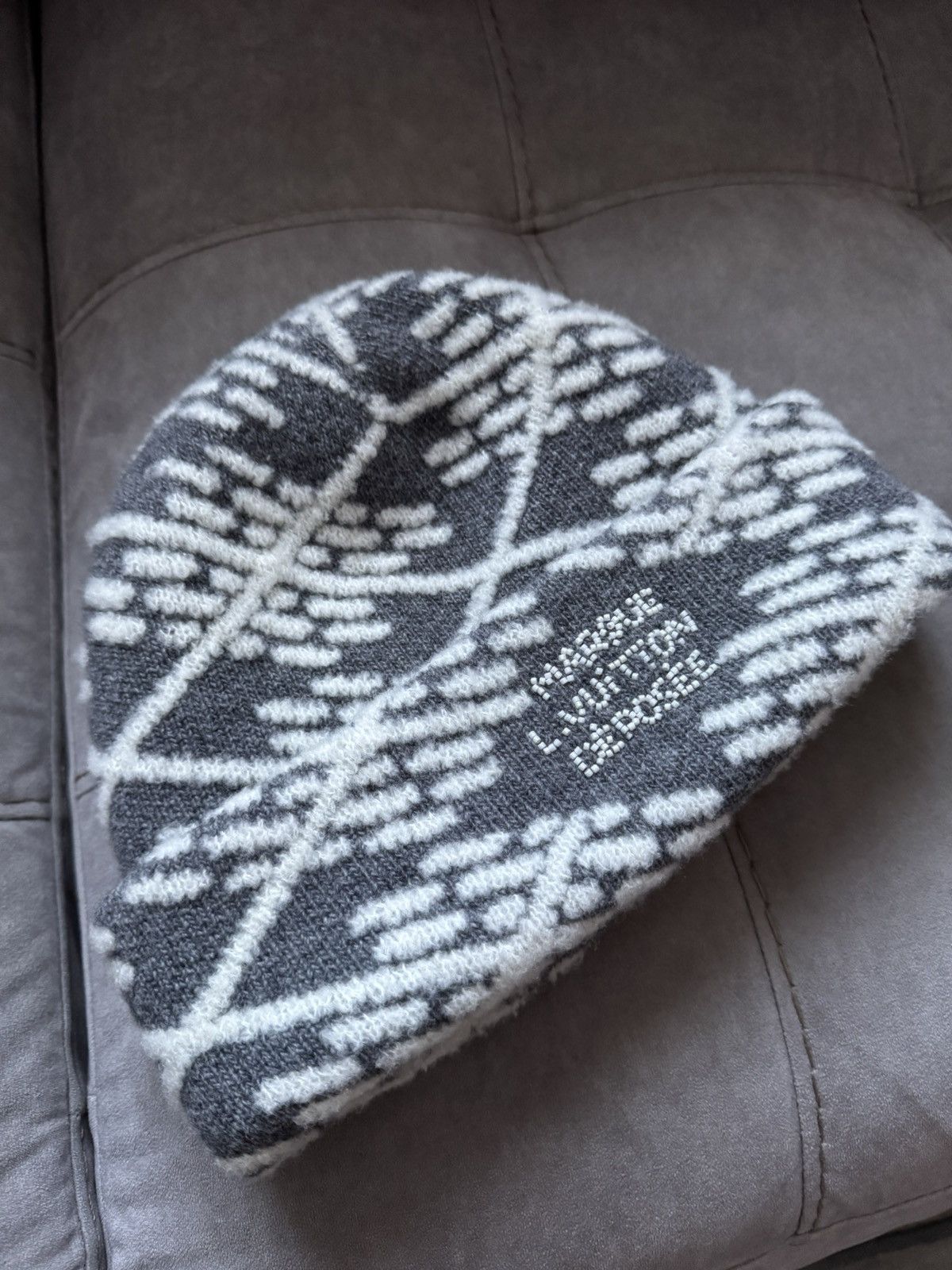 Louis Vuitton LOUIS VUITTON beanie hat see real tape measurements in photo Size ONE SIZE - 2 Thumbnail